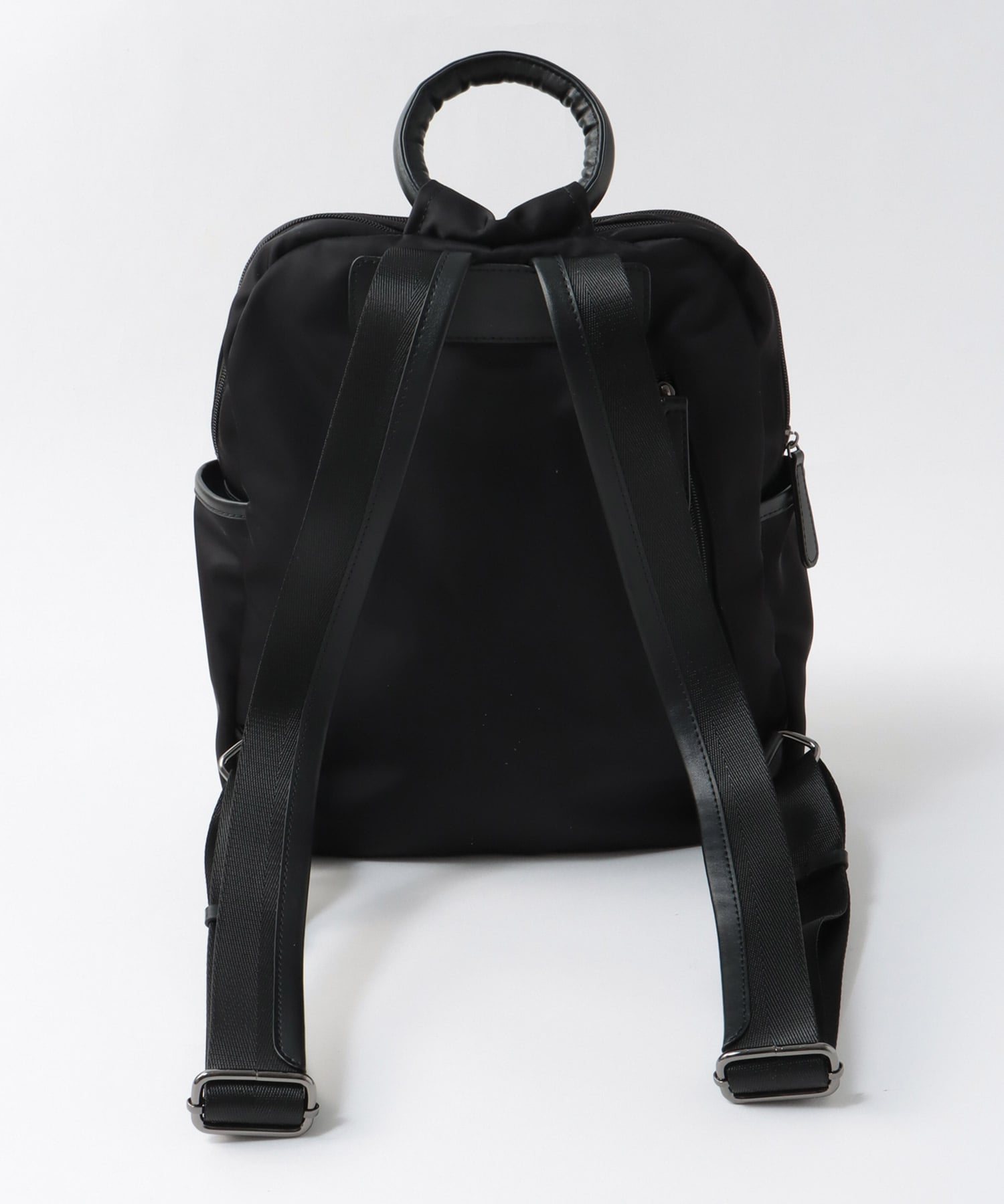 牛革×ナイロン捻り金具リュック