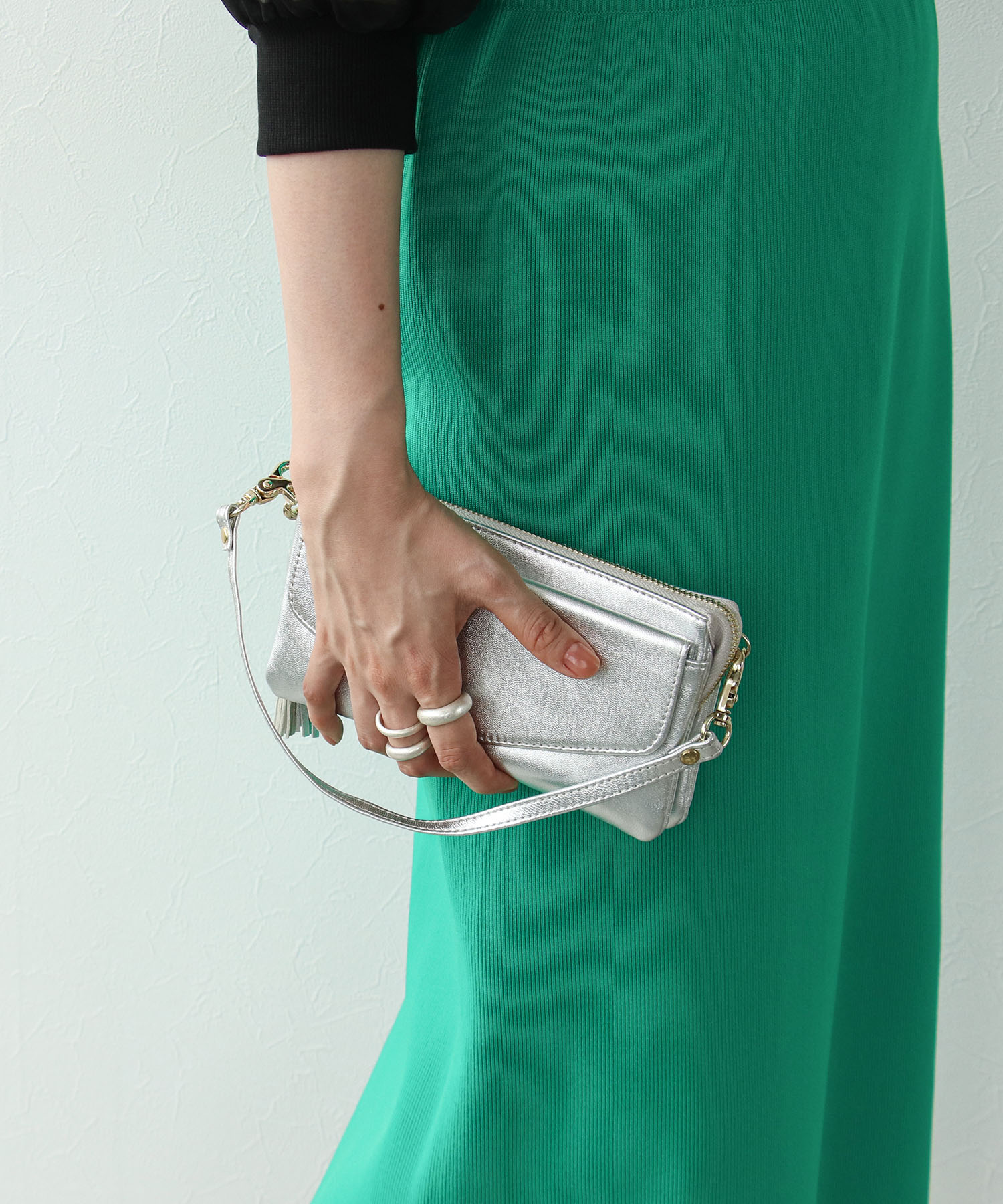 ラムレザータッセル付お財布ショルダー