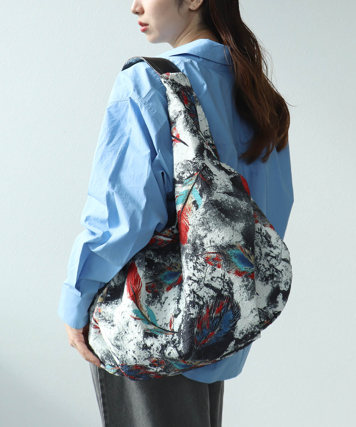 牛革×フェザープリントビッグバッグ