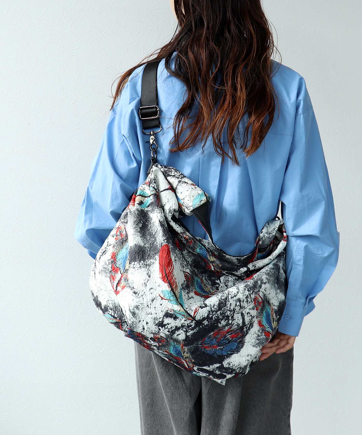 牛革×フェザープリントビッグバッグ