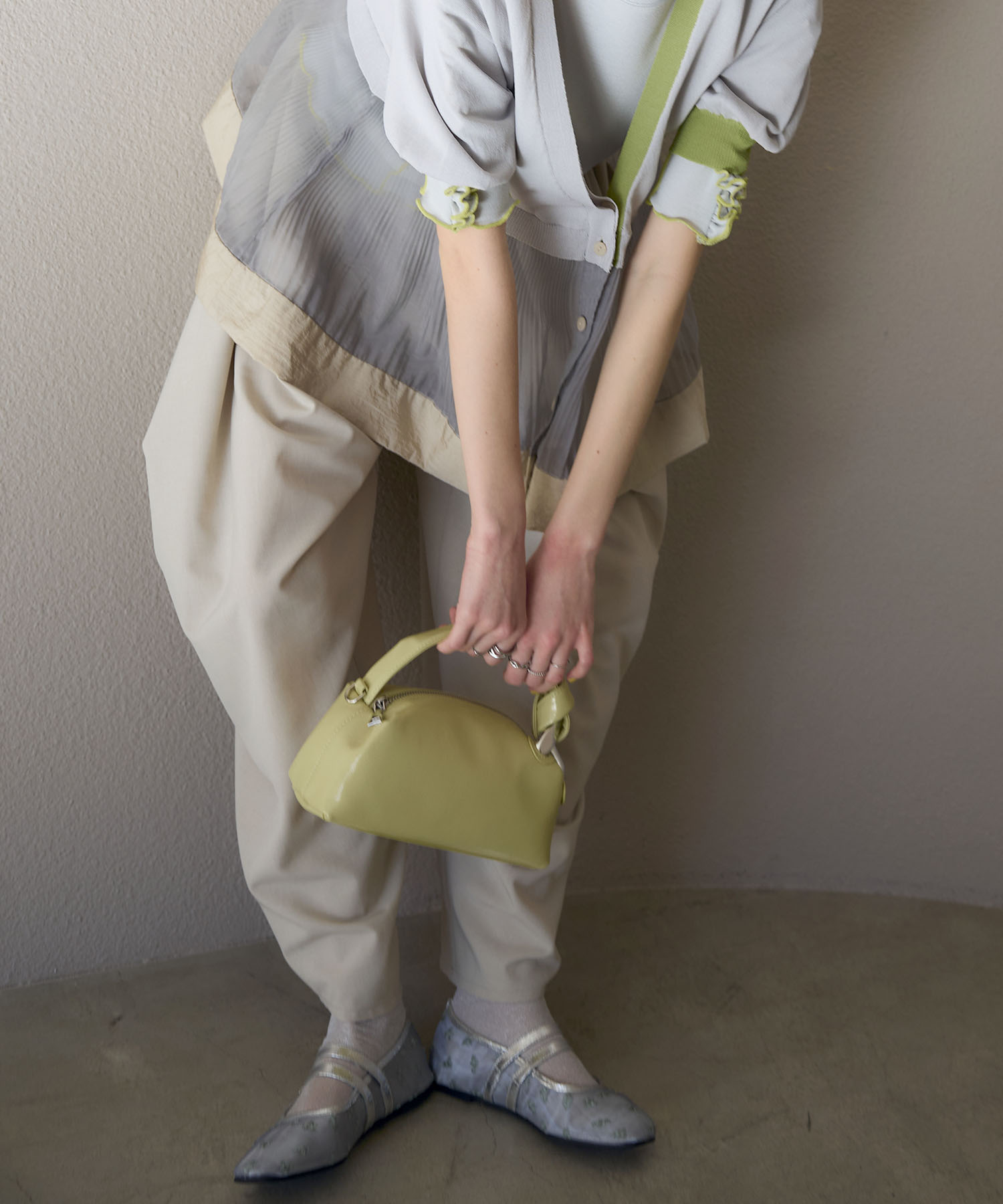 牛革ソフトエナメルミニバッグ