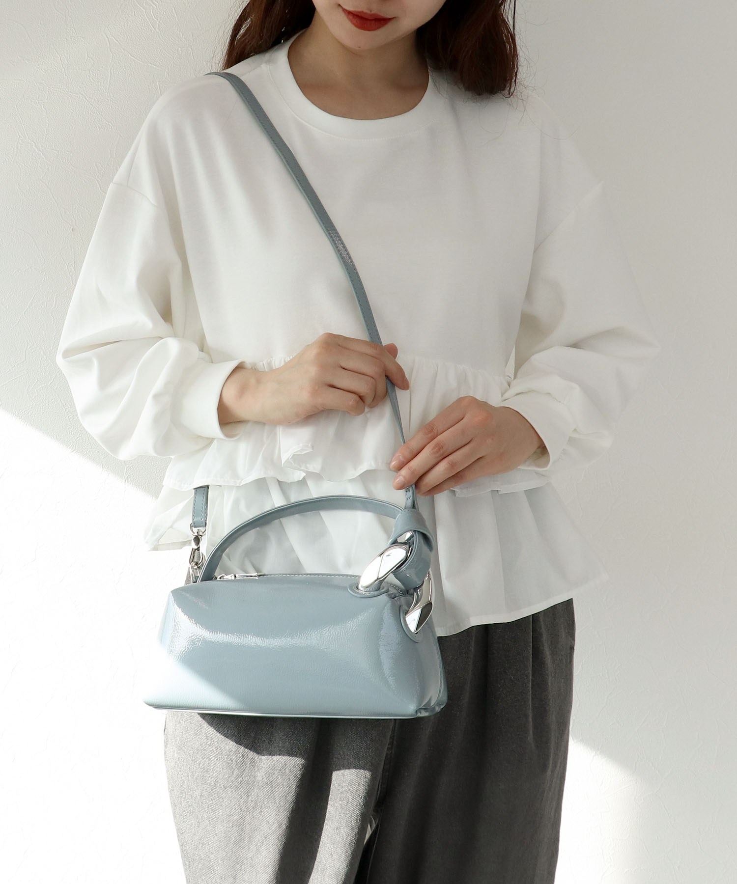 牛革ソフトエナメルミニバッグ