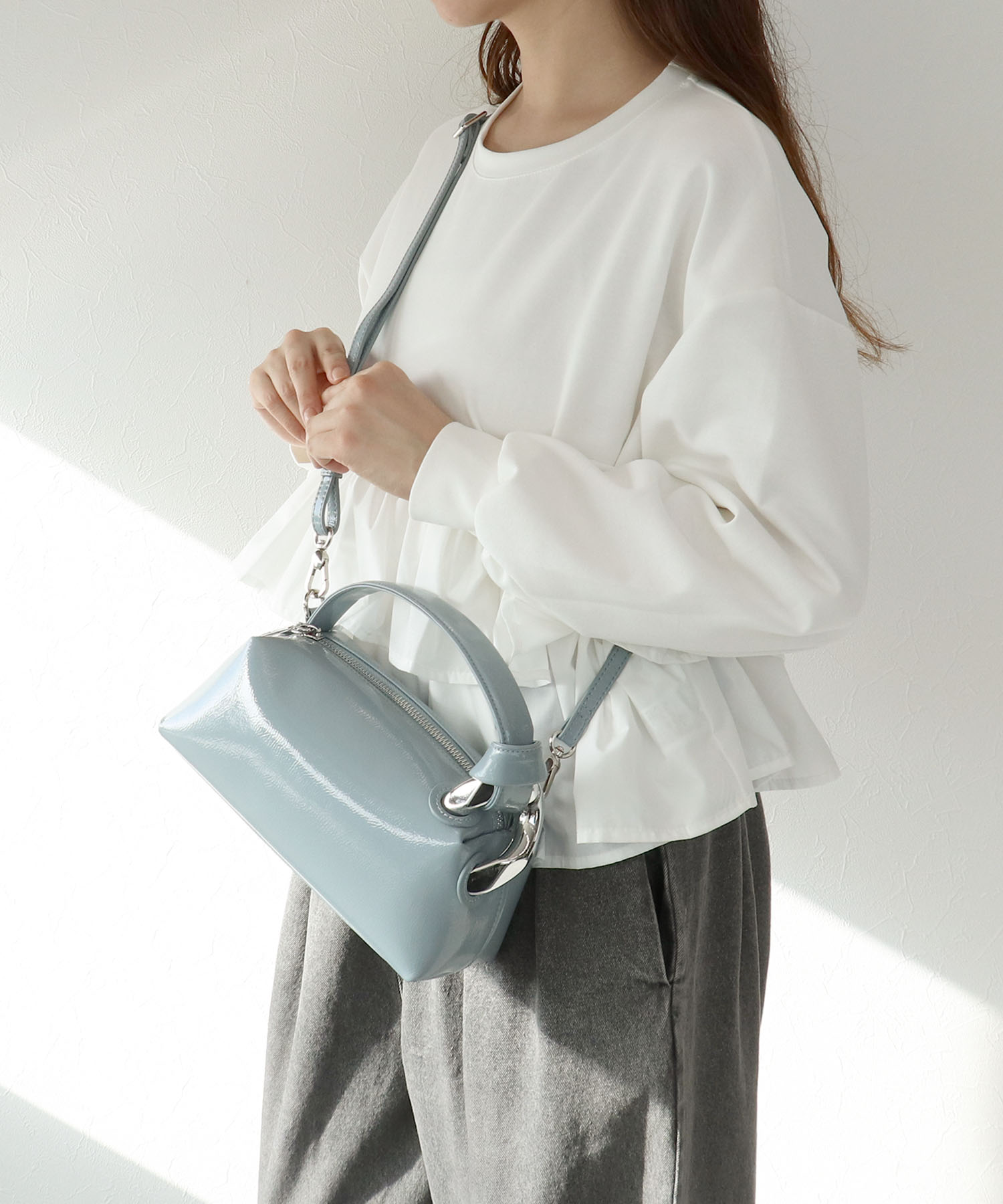 牛革ソフトエナメルミニバッグ