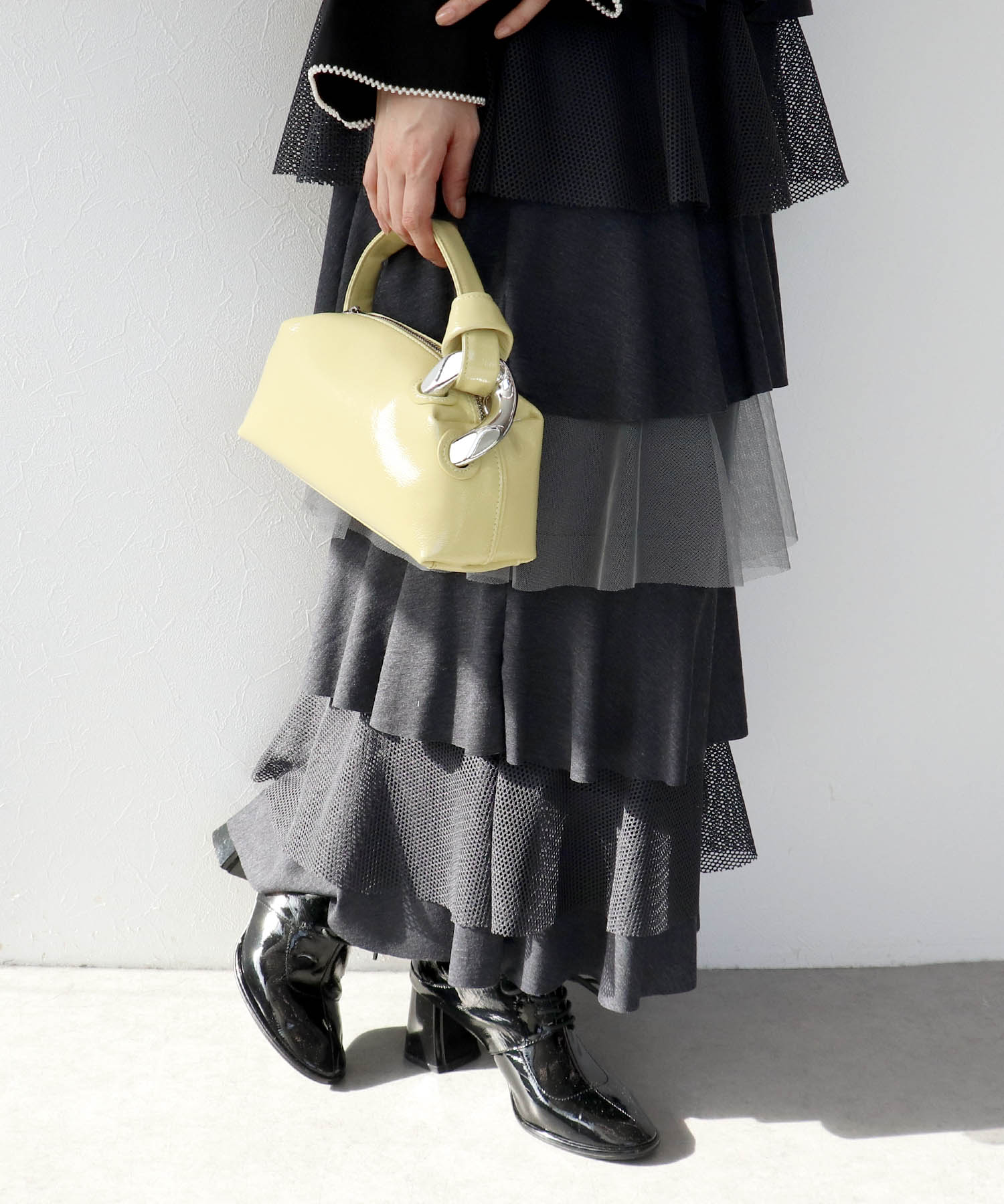 牛革ソフトエナメルミニバッグ