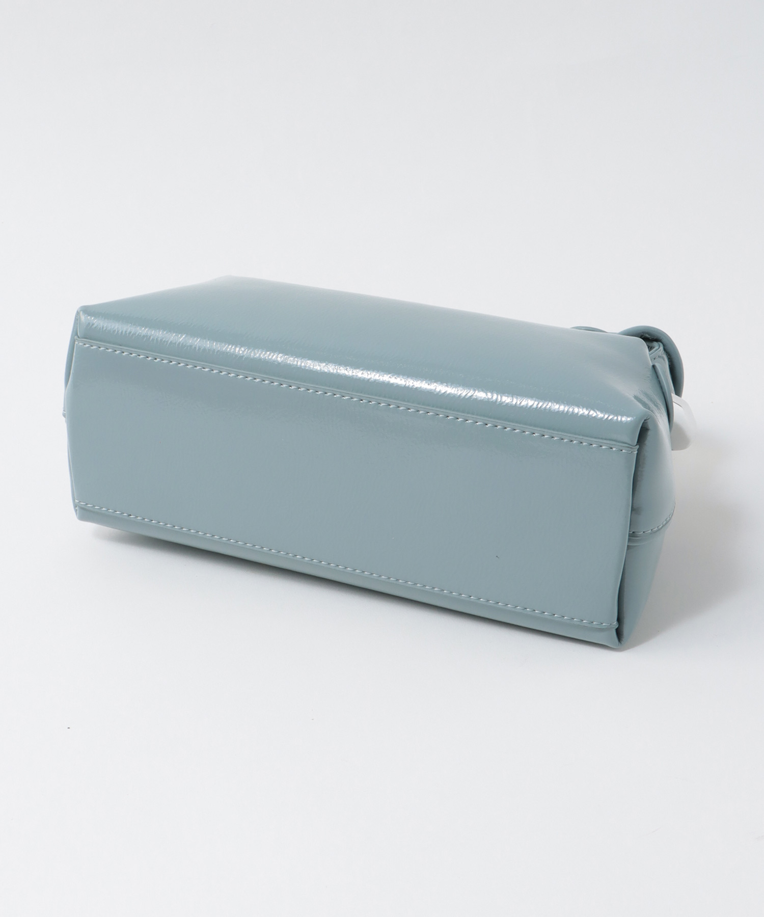 牛革ソフトエナメルミニバッグ