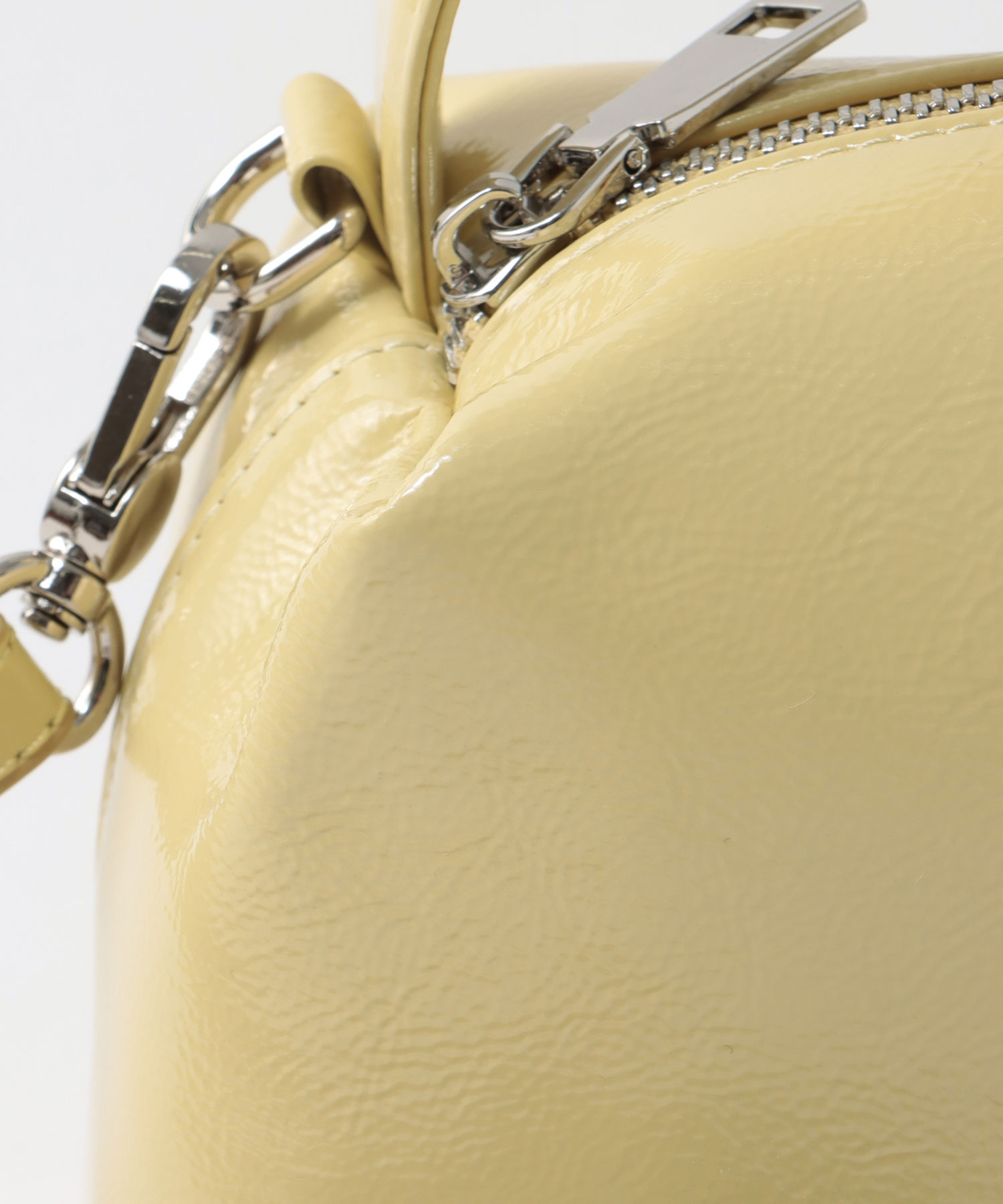 牛革ソフトエナメルミニバッグ