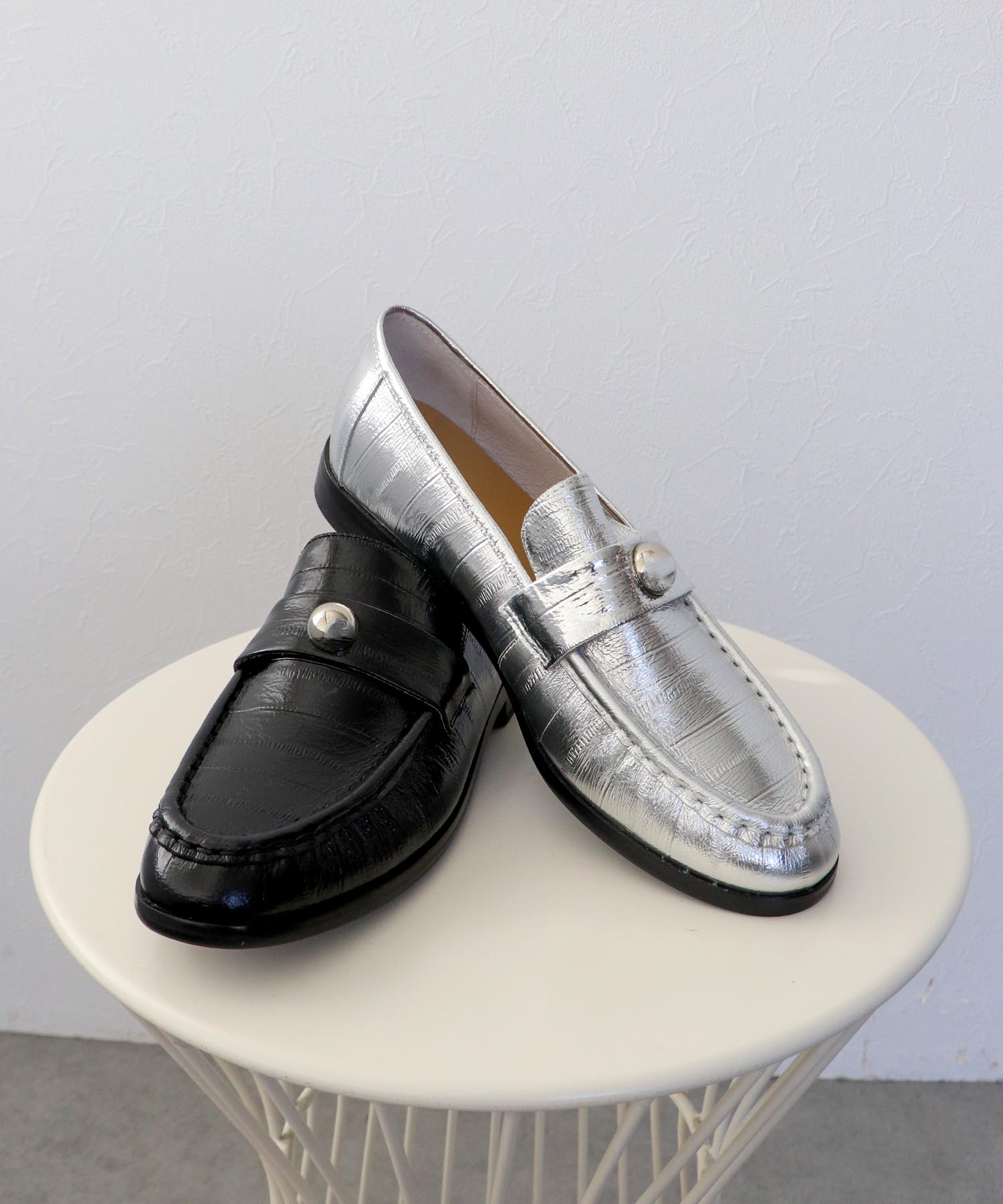 牛革クロコ型押しローファー