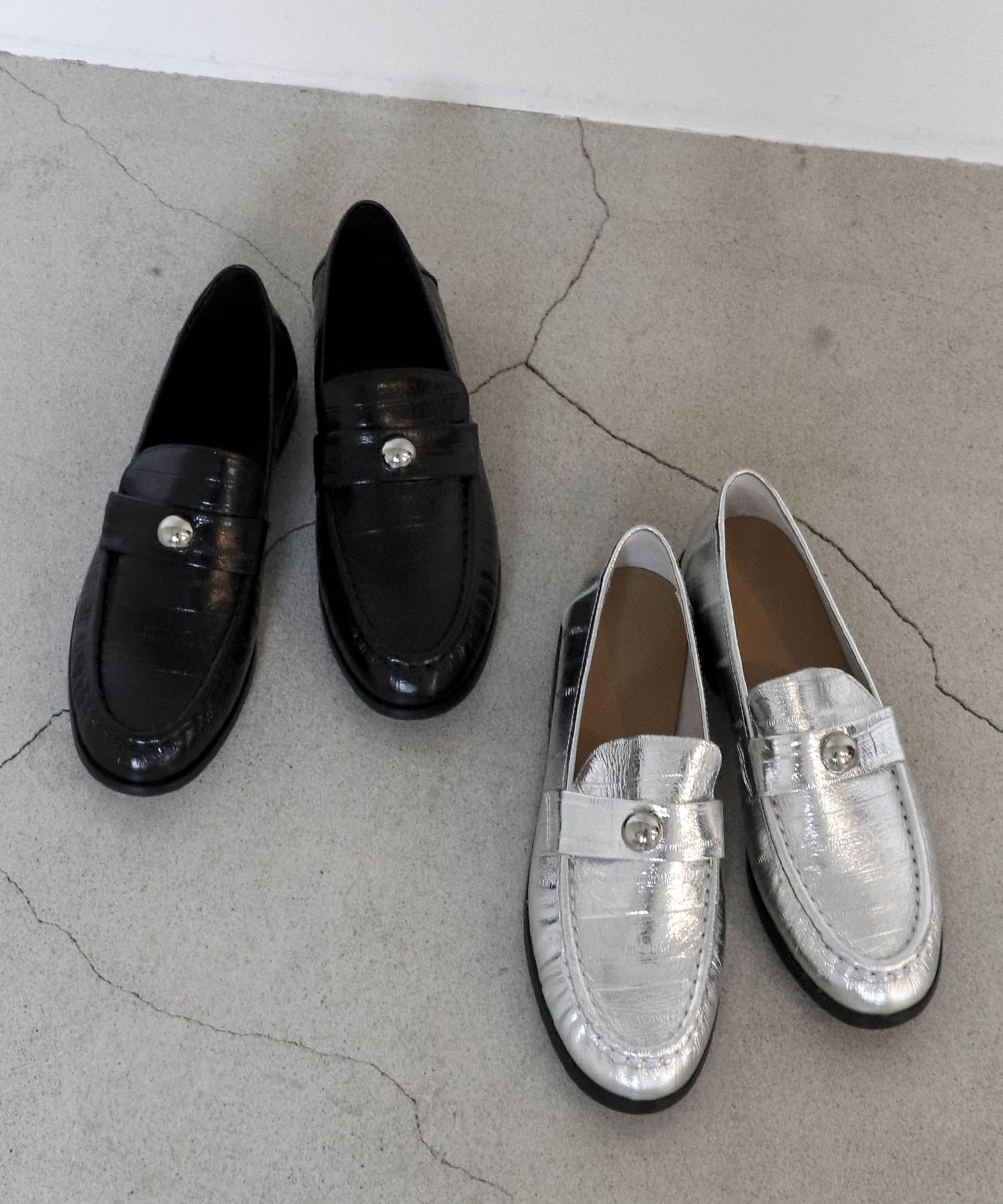 牛革クロコ型押しローファー