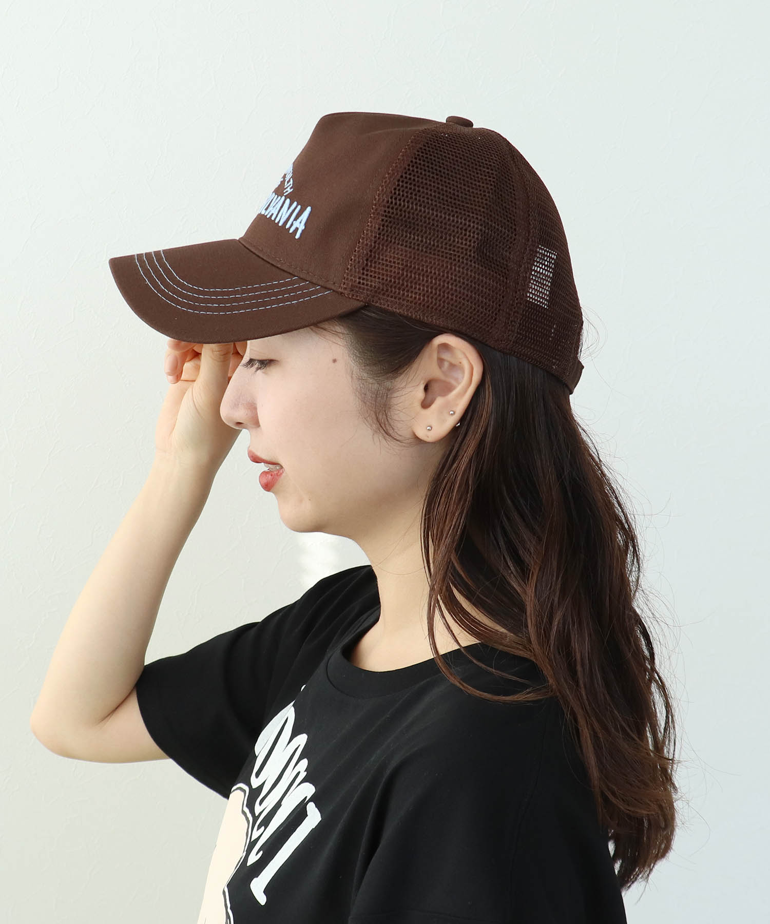 メッシュ刺繍キャップ