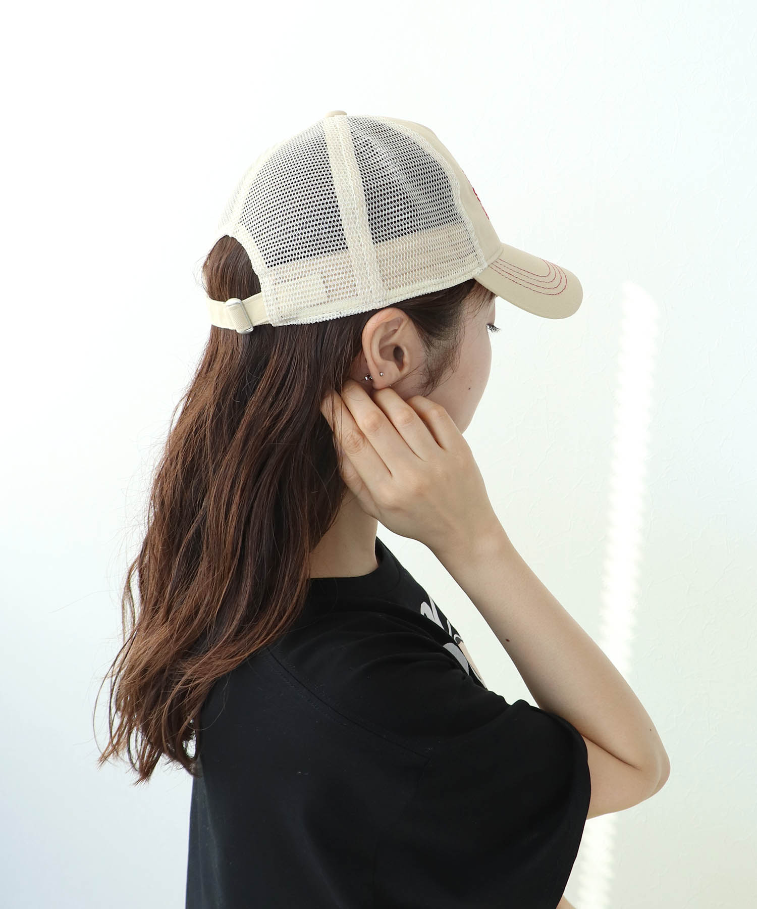 メッシュ刺繍キャップ