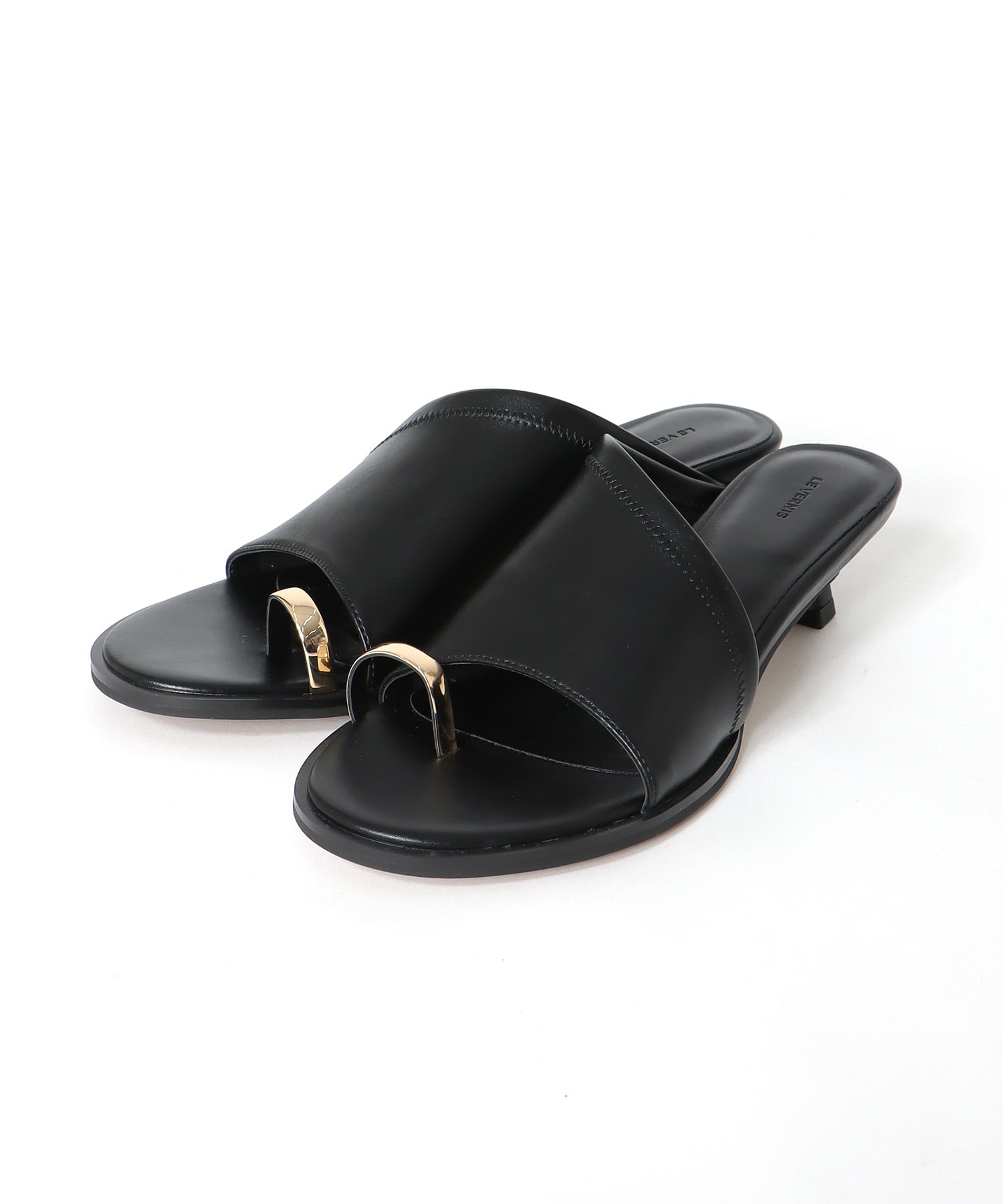 【LE VERNIS】トゥーリングサンダル