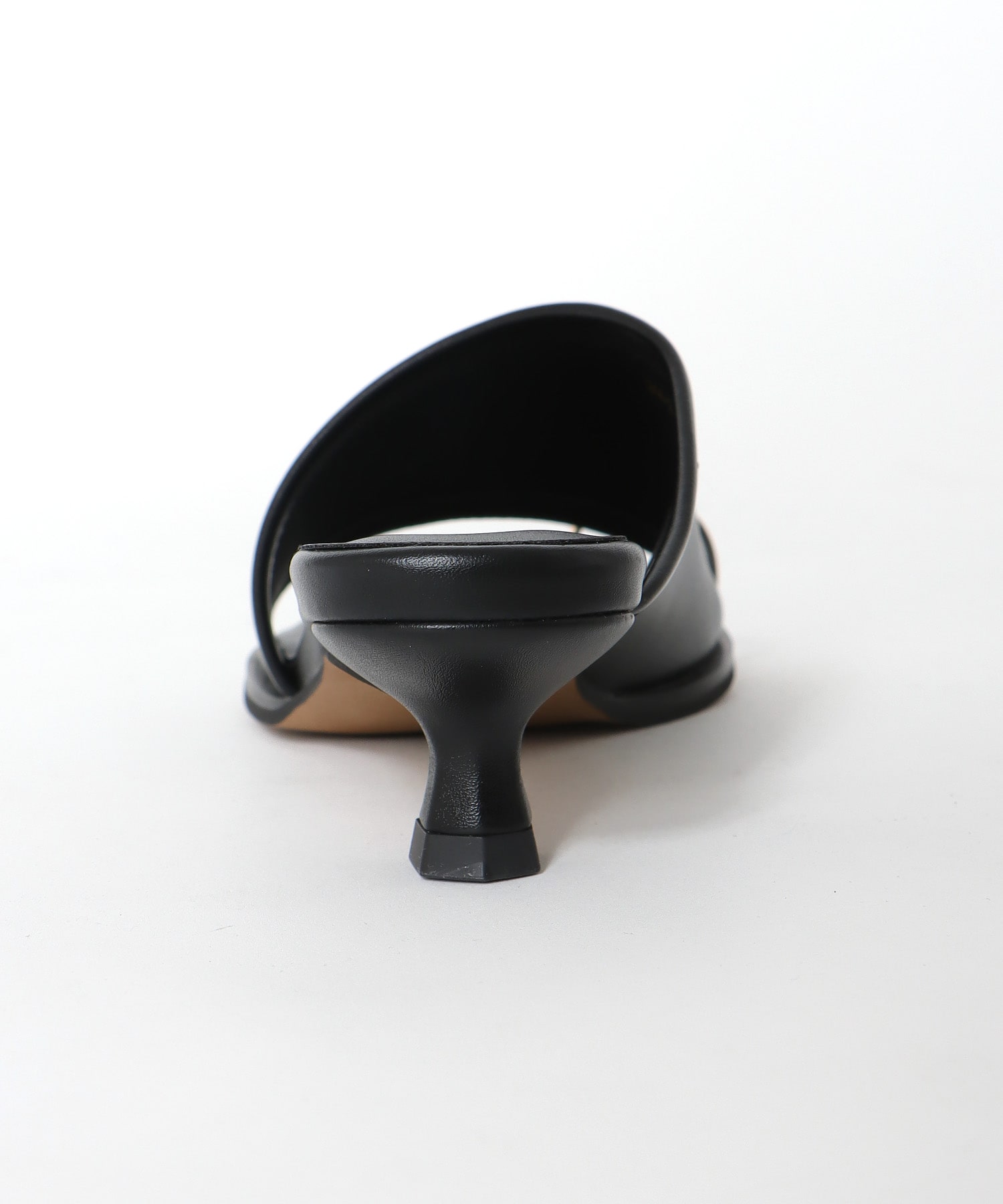 【LE VERNIS】トゥーリングサンダル