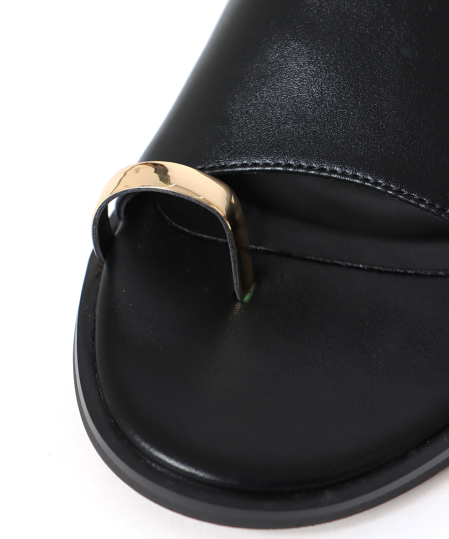 【LE VERNIS】トゥーリングサンダル