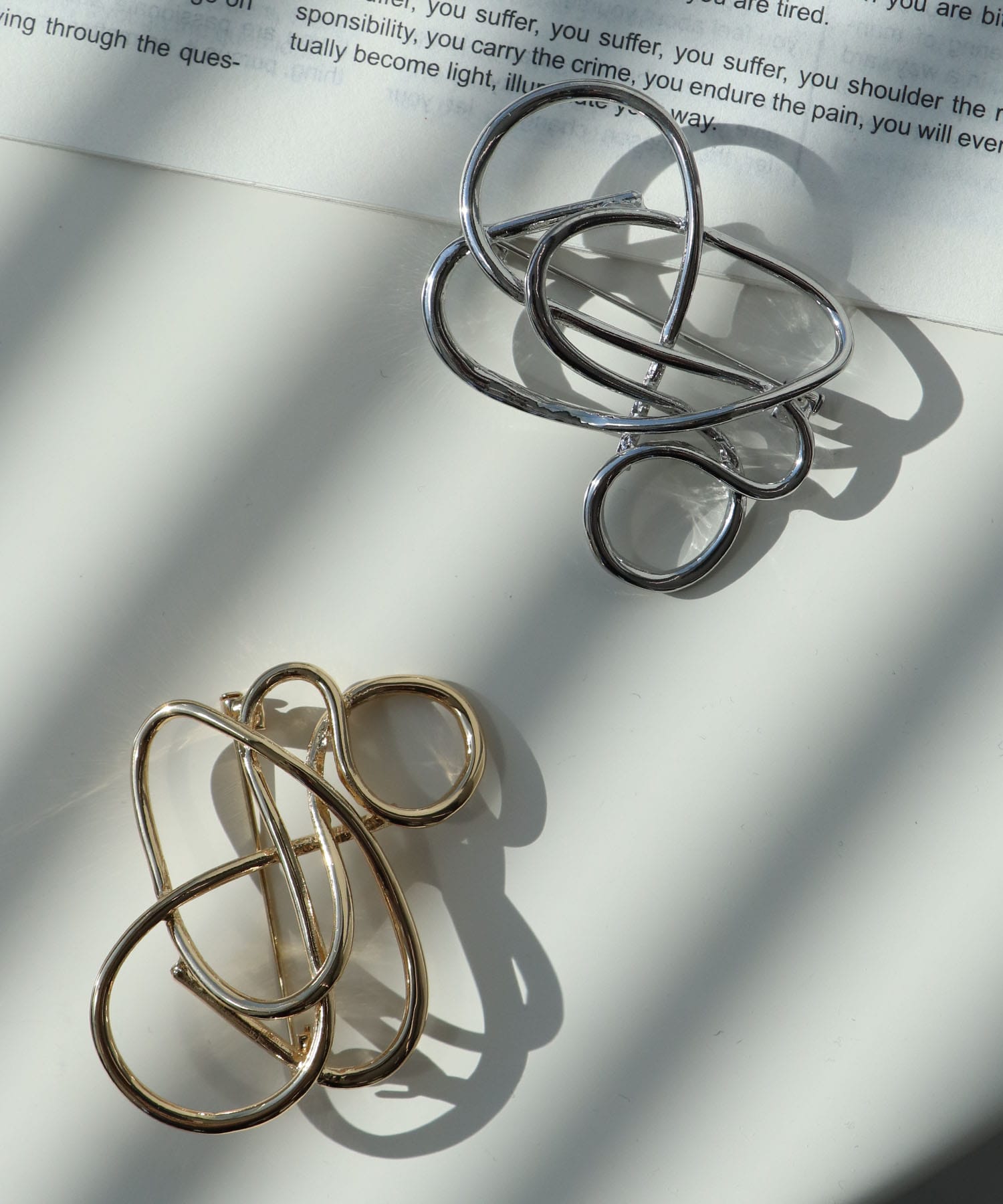 ニュアンスメタルブローチ