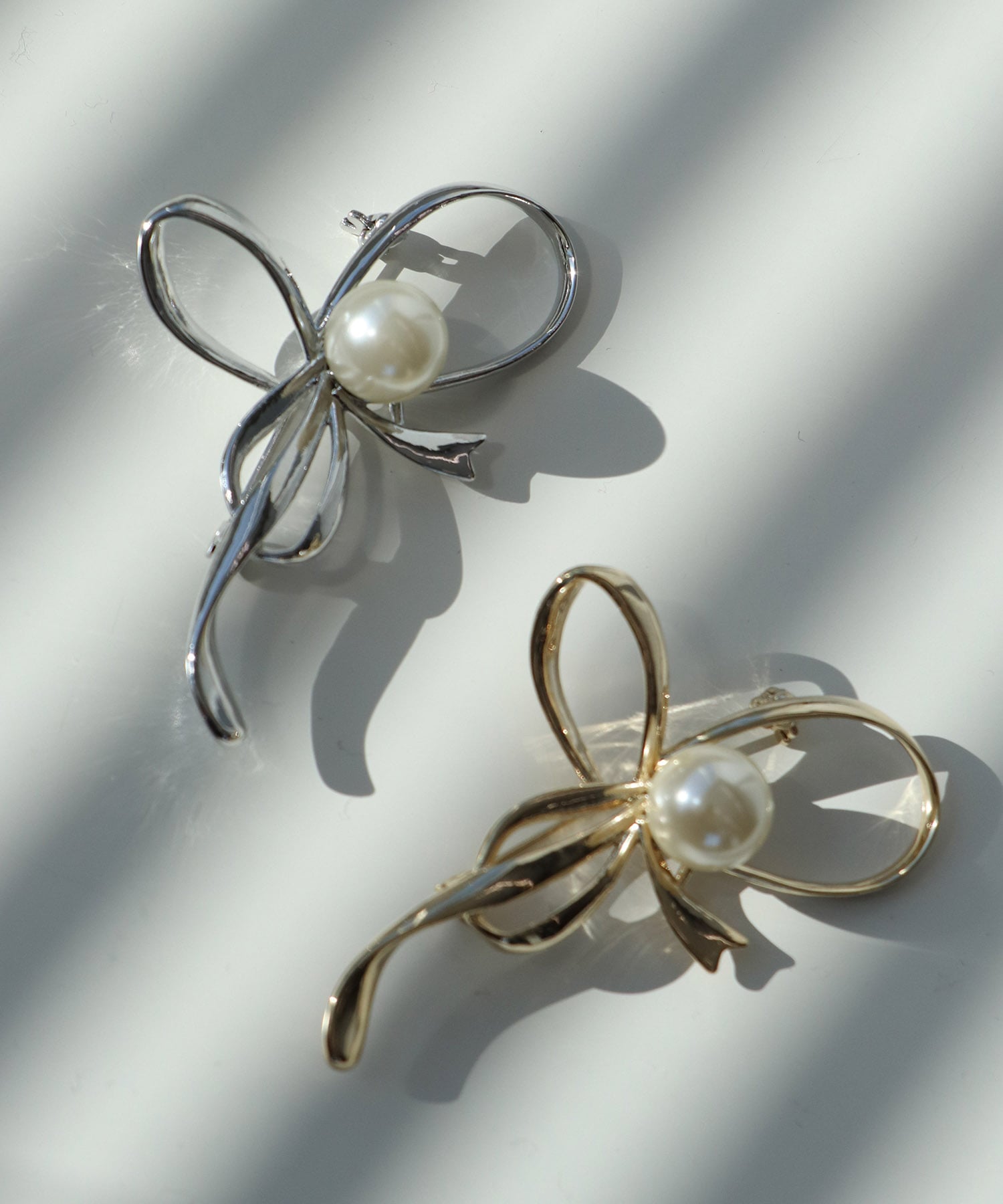 メタルリボンパールブローチ