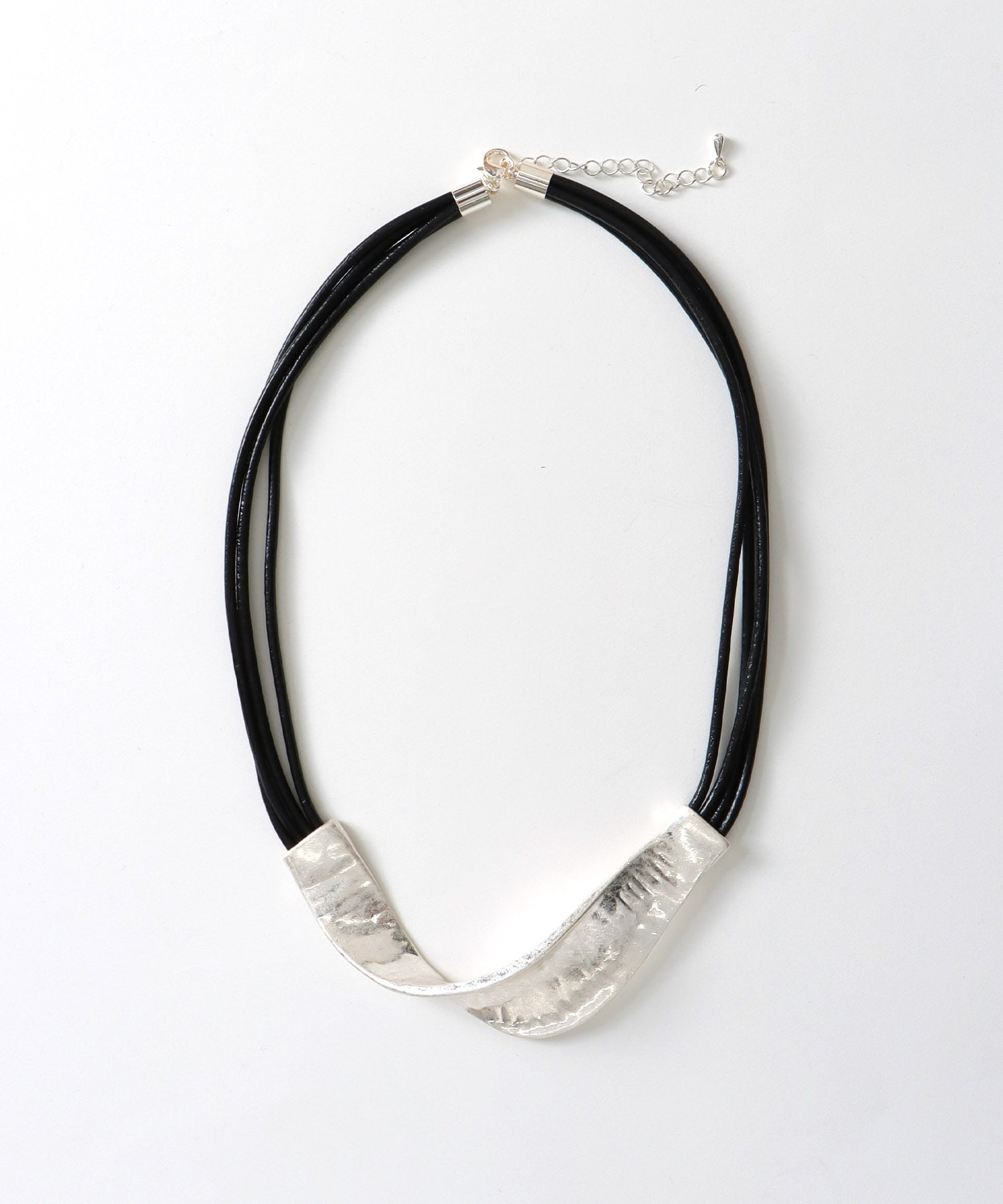 捻りメタル革紐ネックレス