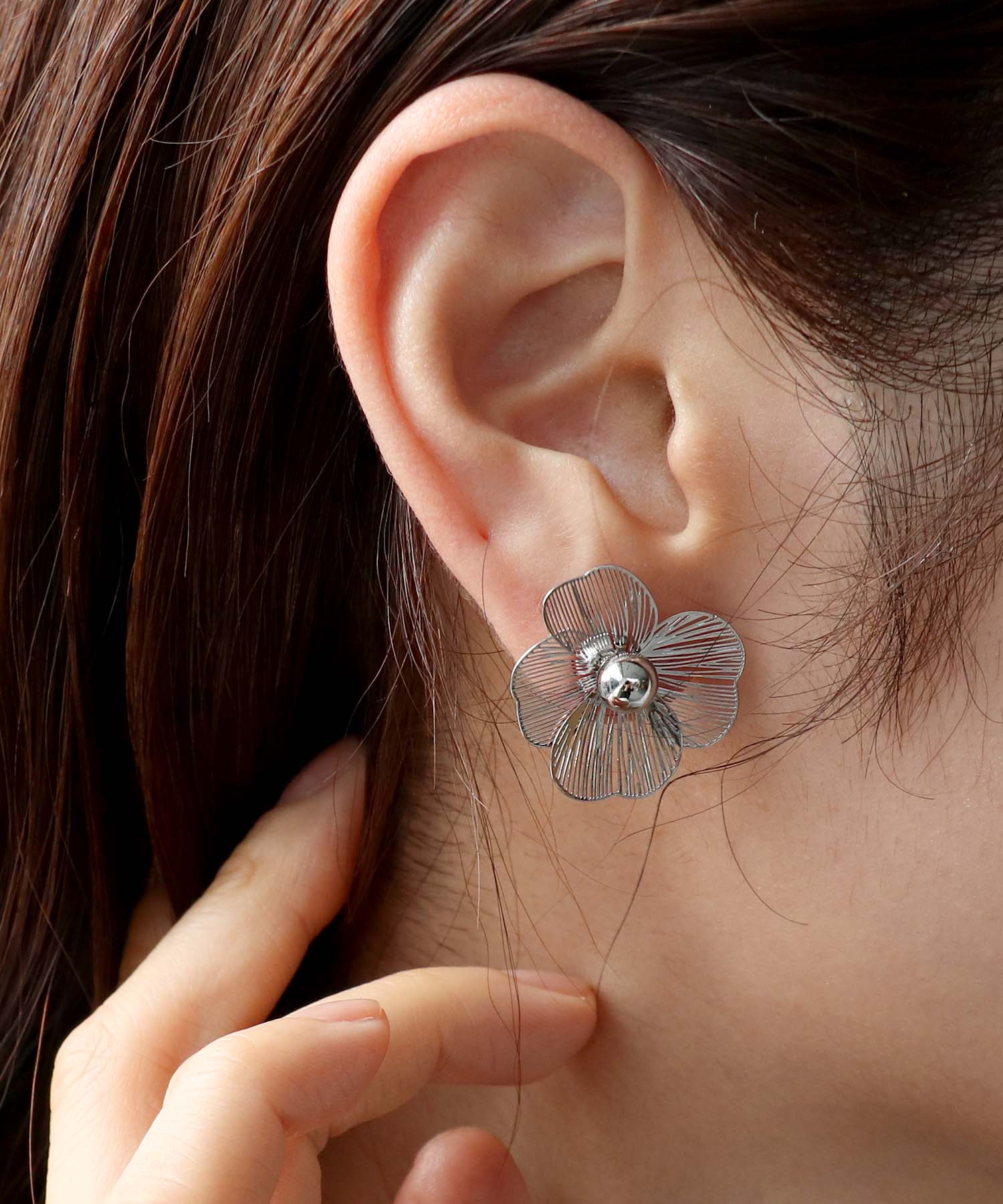 フラワー透かしピアス