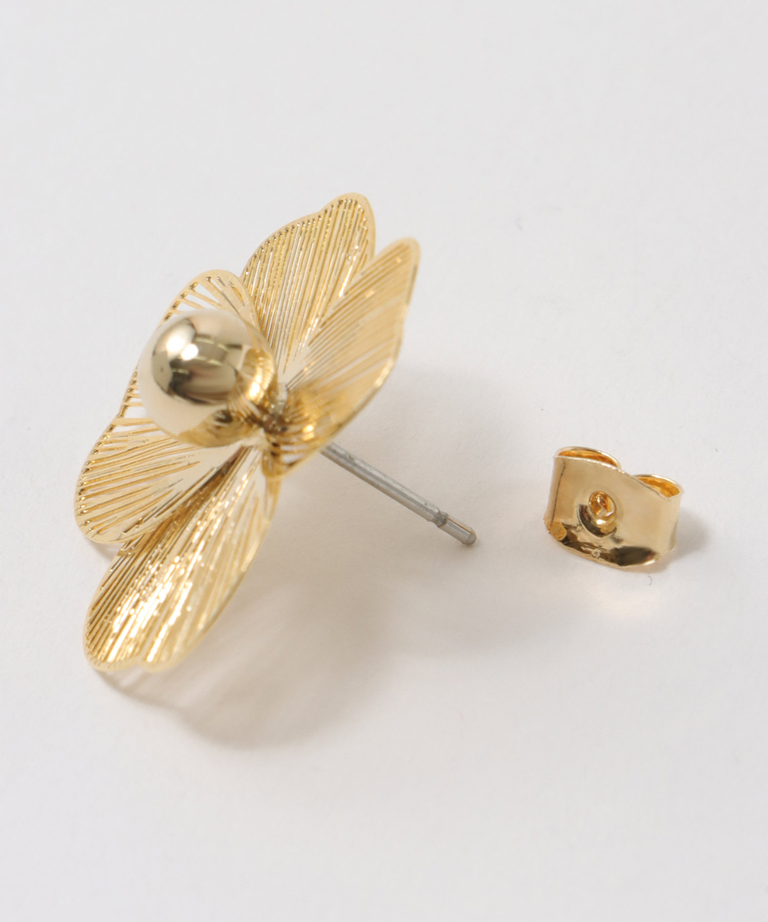 フラワー透かしピアス