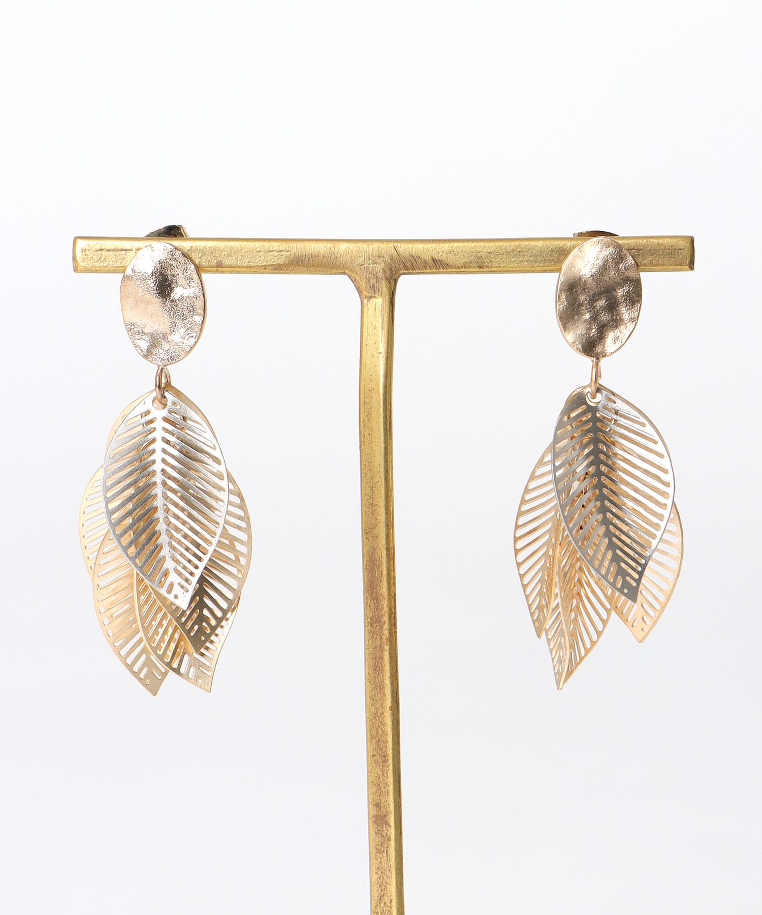 リーフボリューム透かしメタルピアス