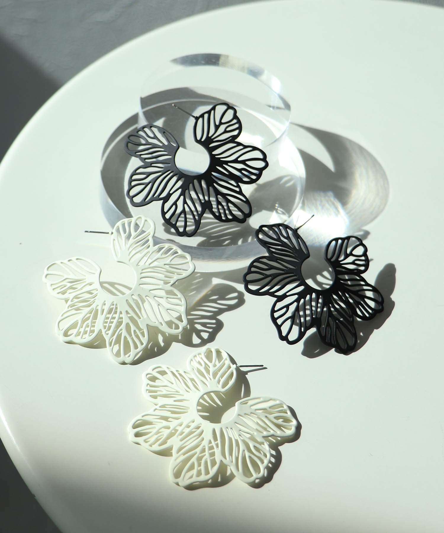 フラワーレースピアス