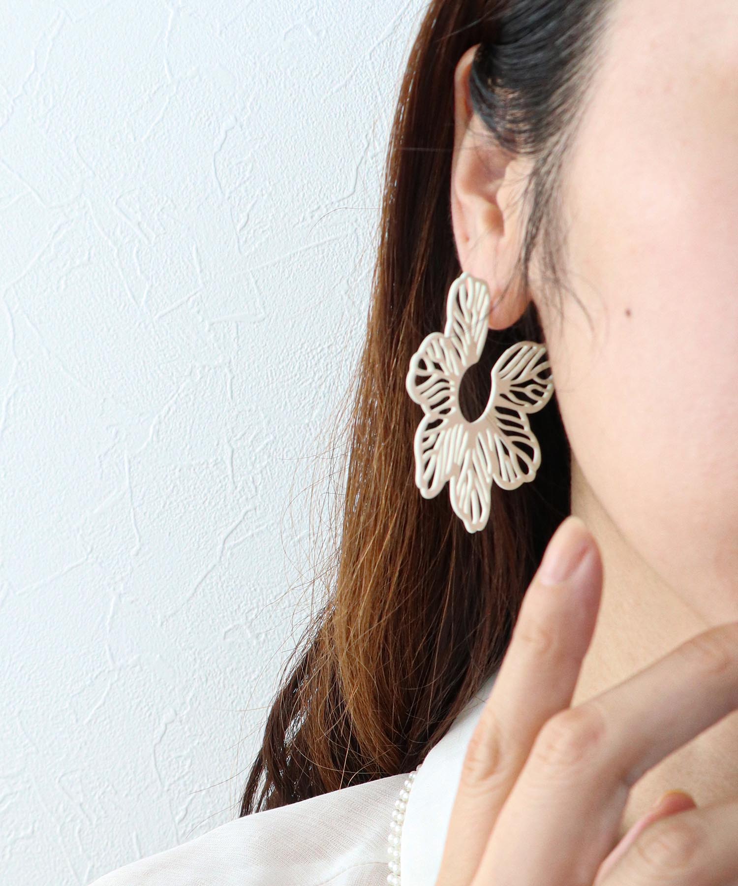 フラワーレースピアス