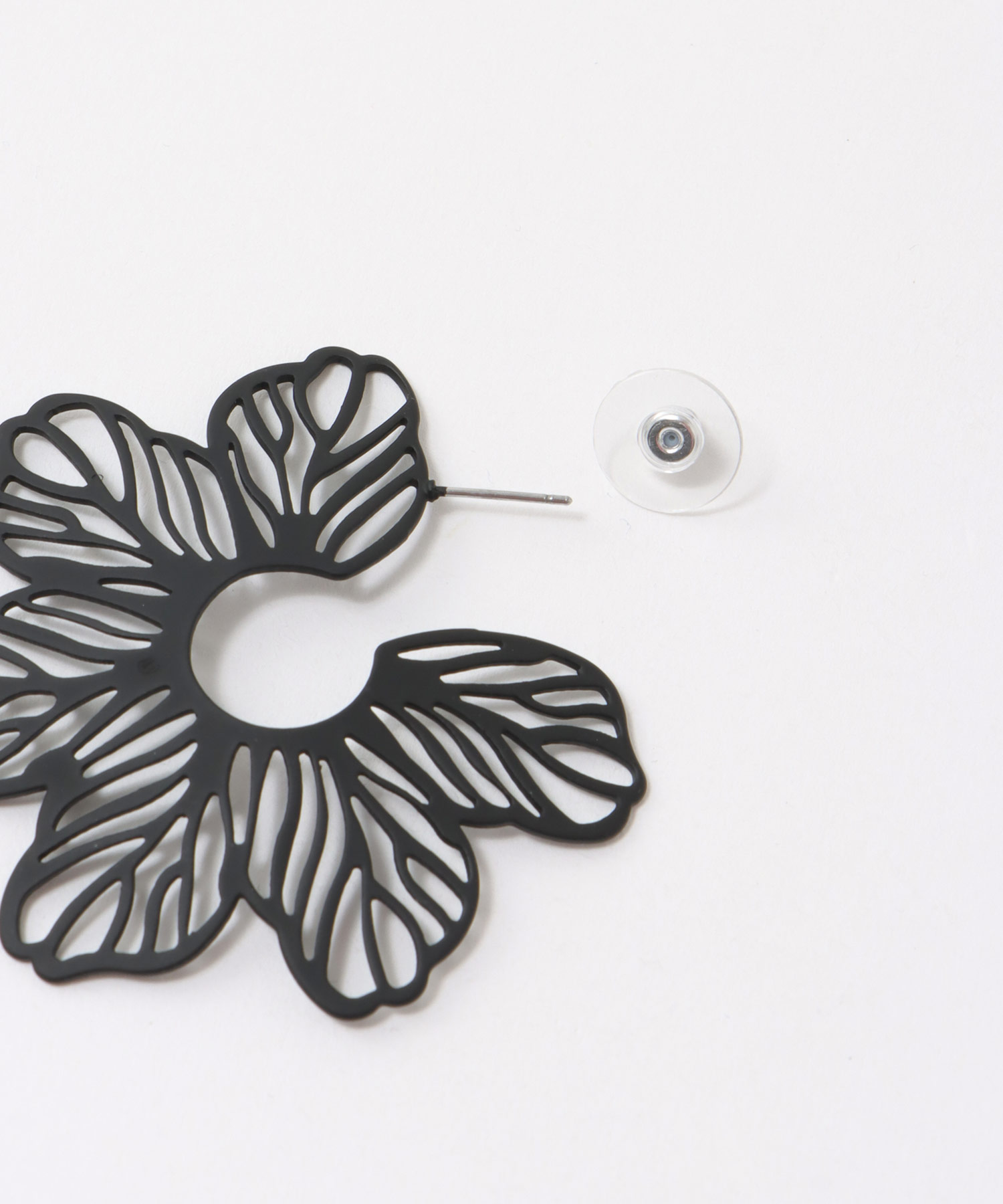 フラワーレースピアス