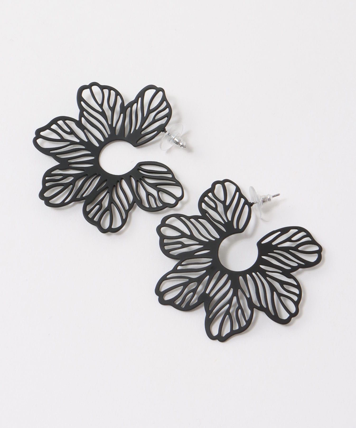 フラワーレースピアス