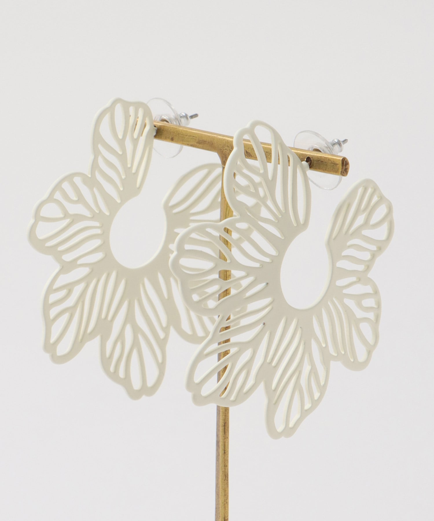 フラワーレースピアス