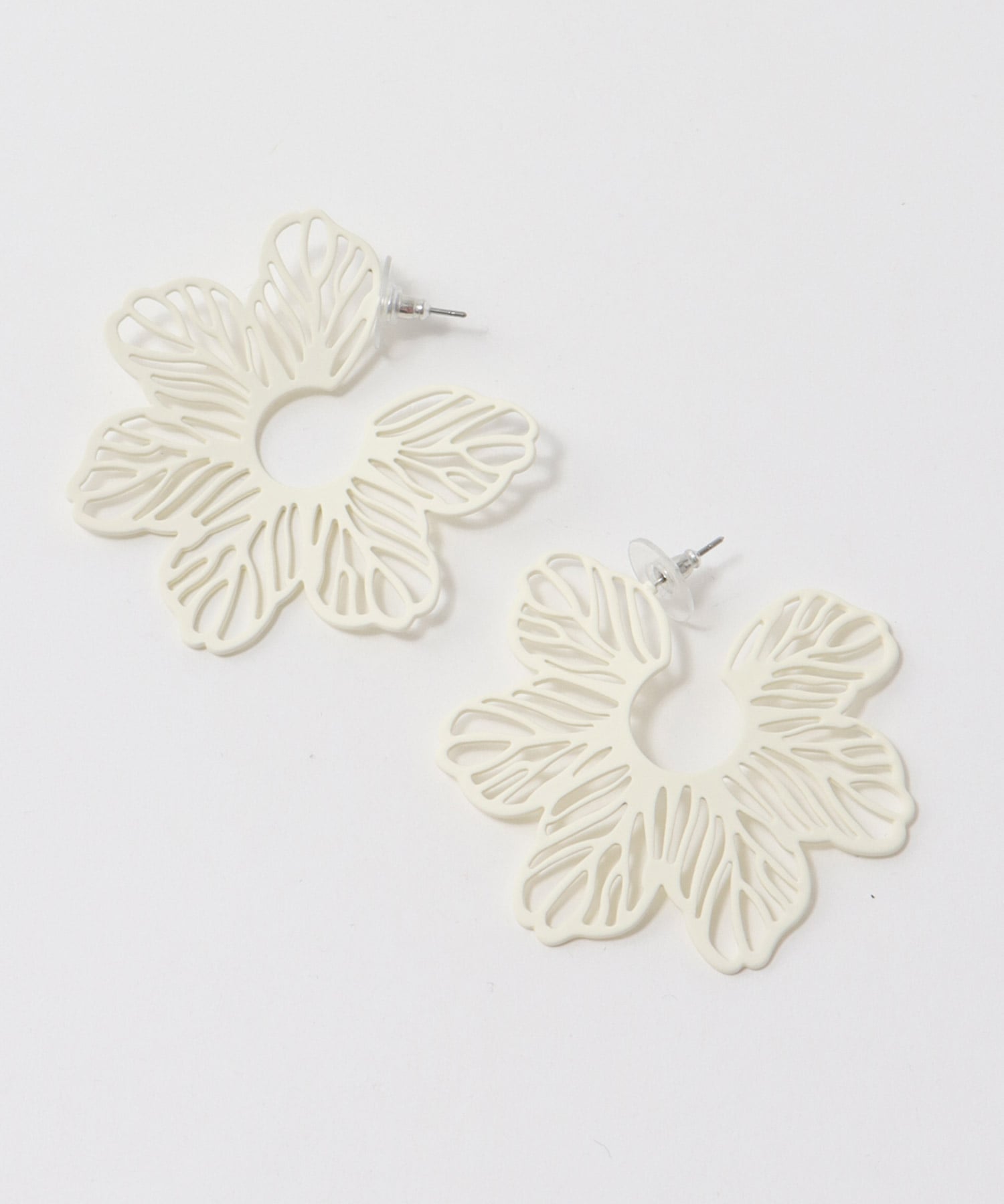 フラワーレースピアス