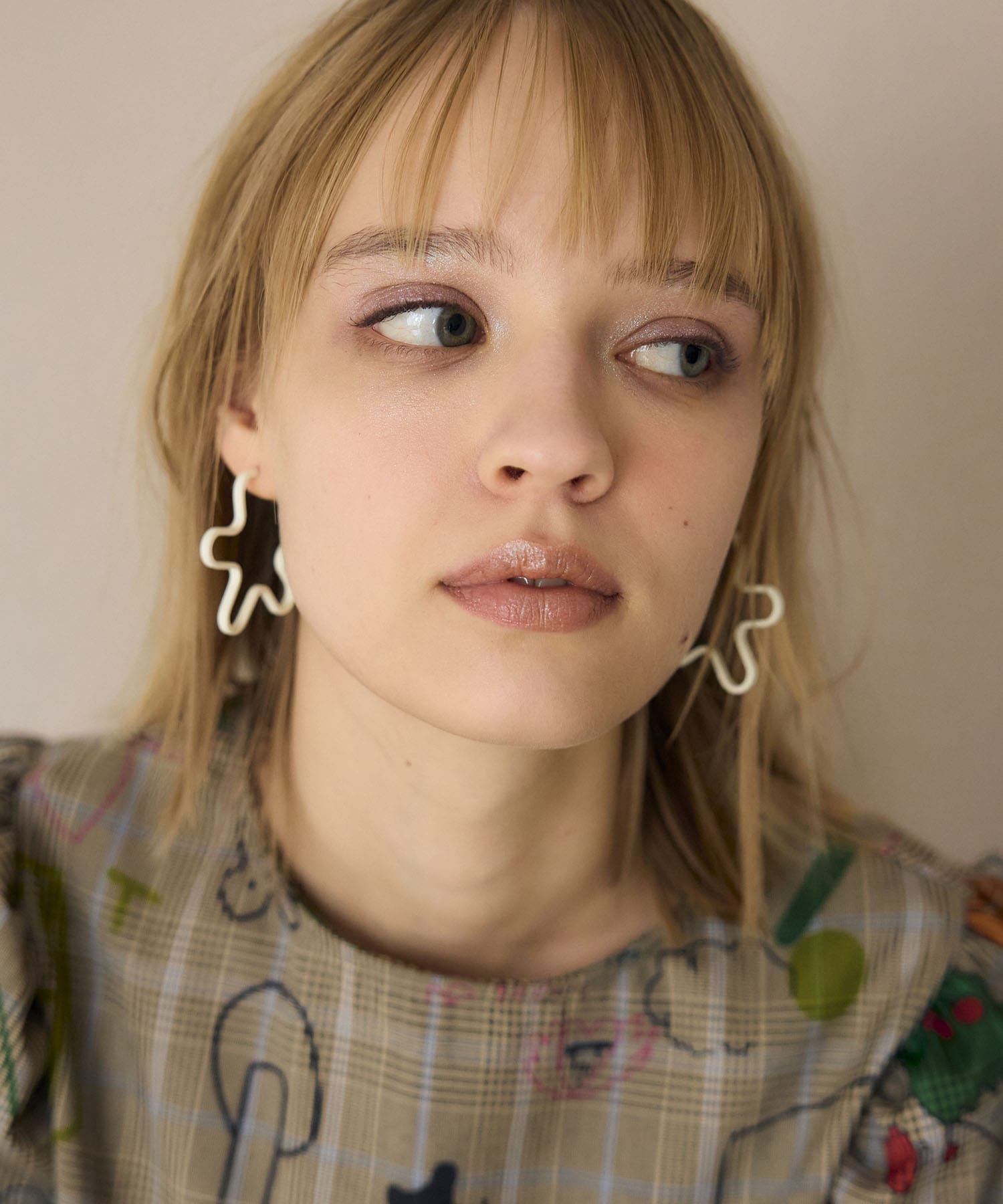 うねうねフレームピアス