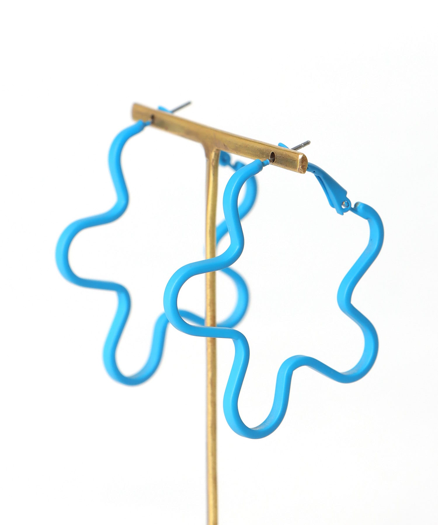 うねうねフレームピアス