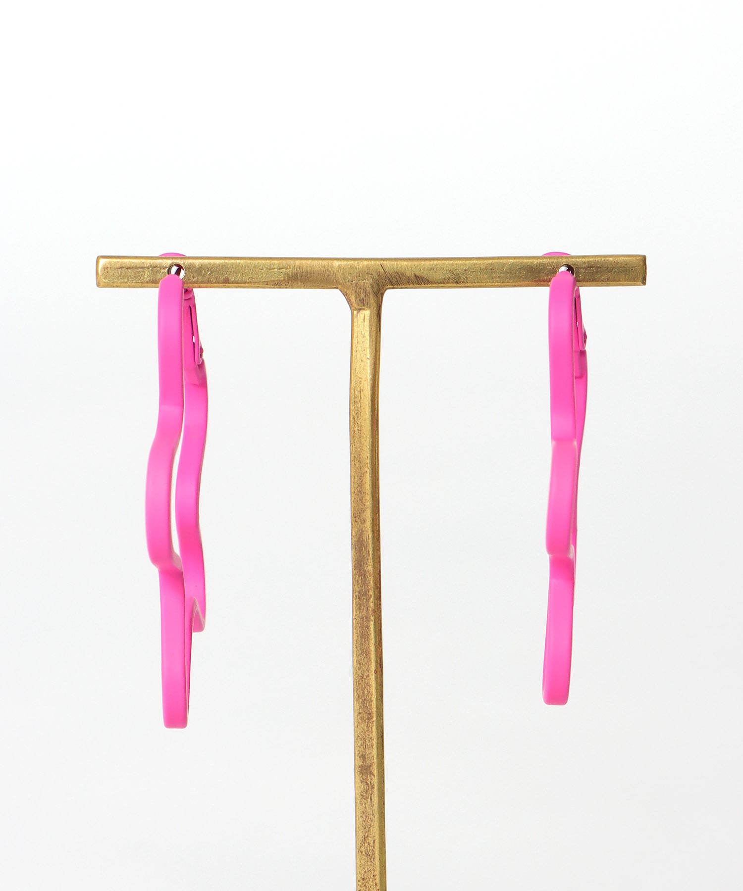 うねうねフレームピアス