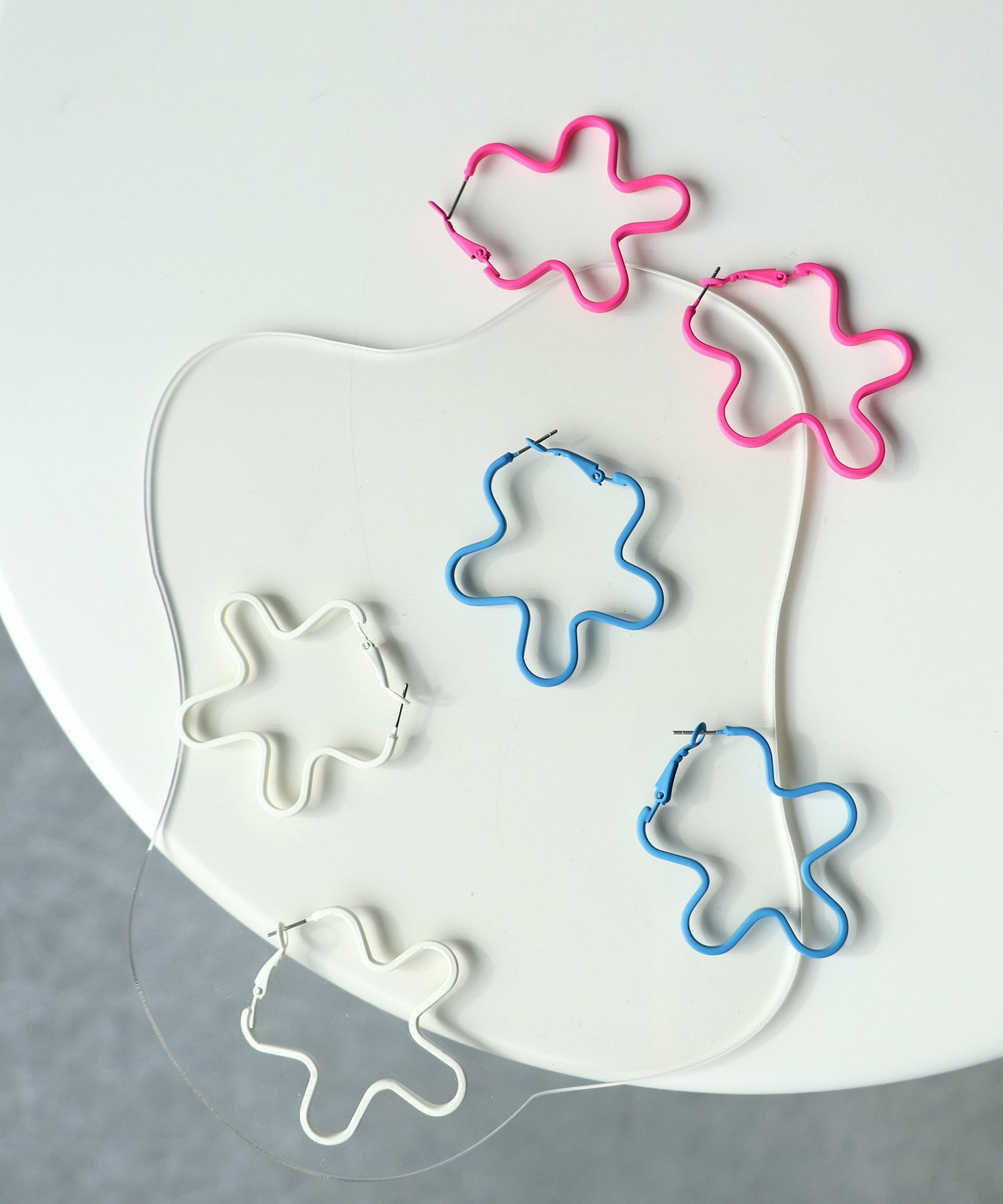 うねうねフレームピアス