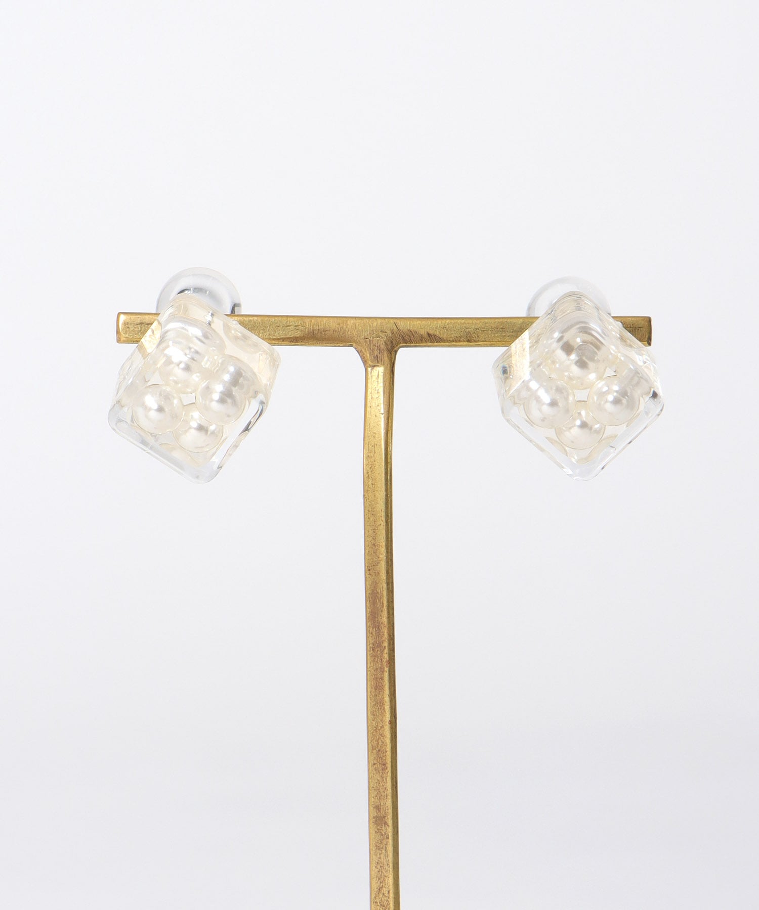 クリアキューブ封入ピアス