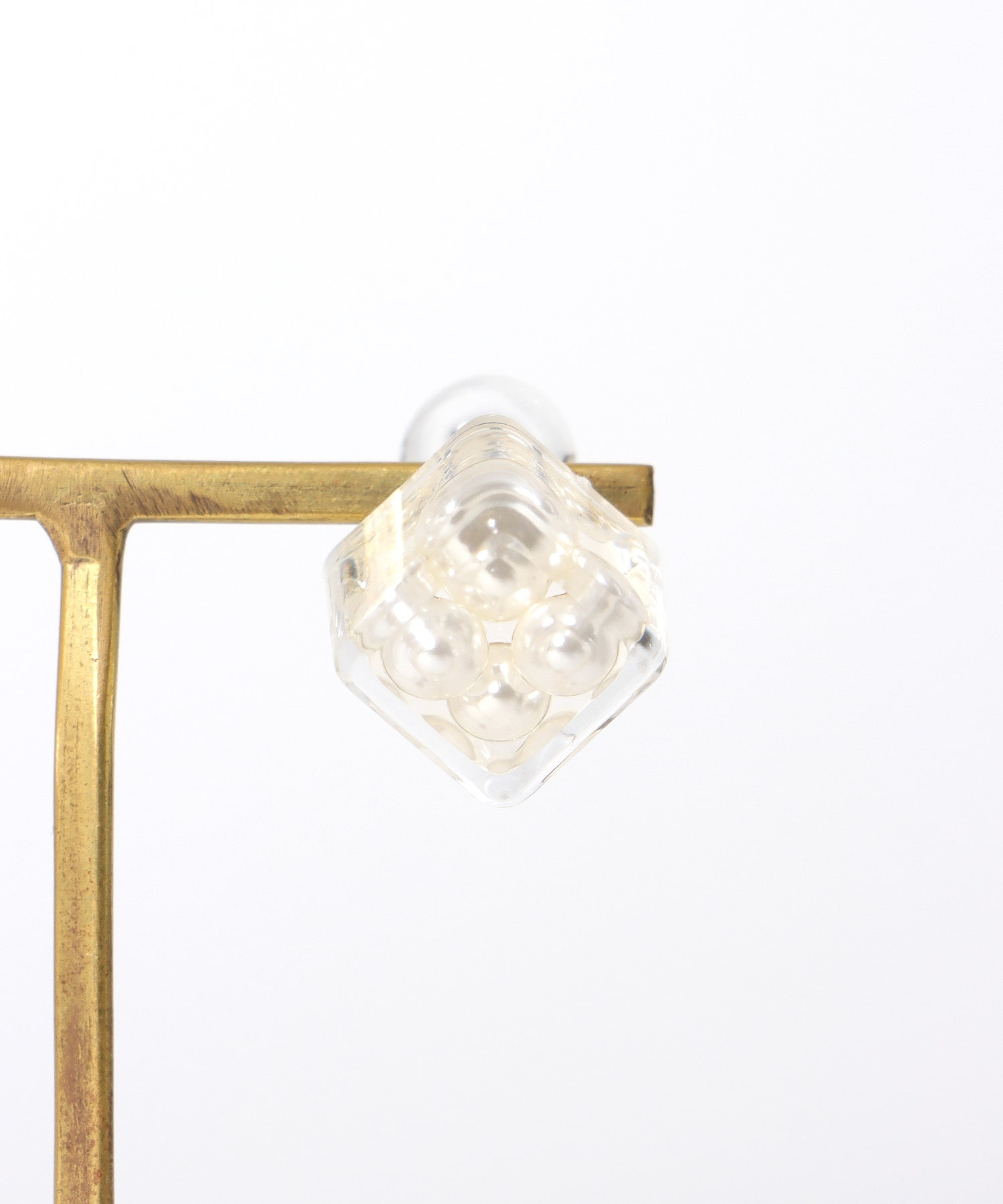 クリアキューブ封入ピアス