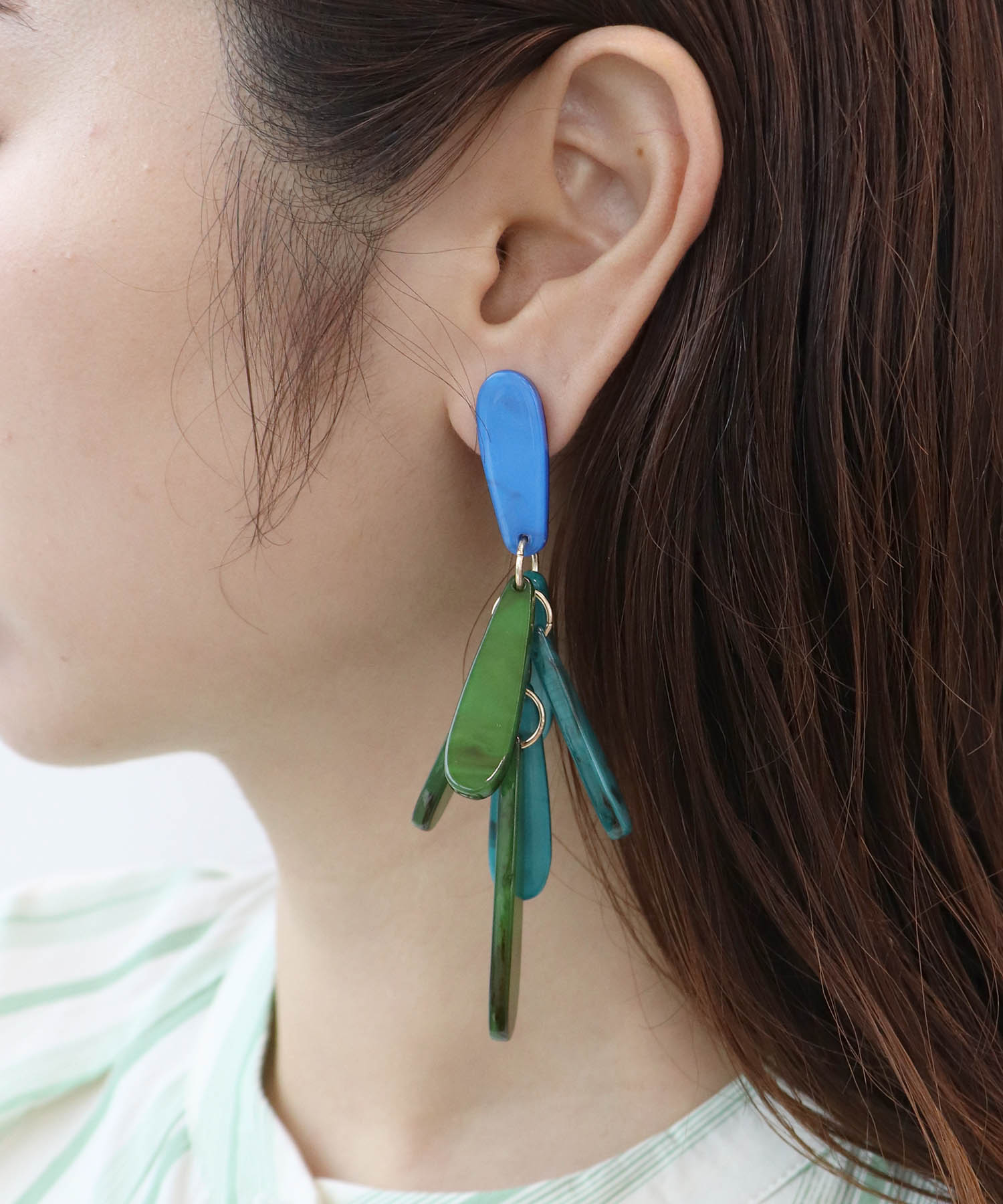 アクリルタッセル風ピアス