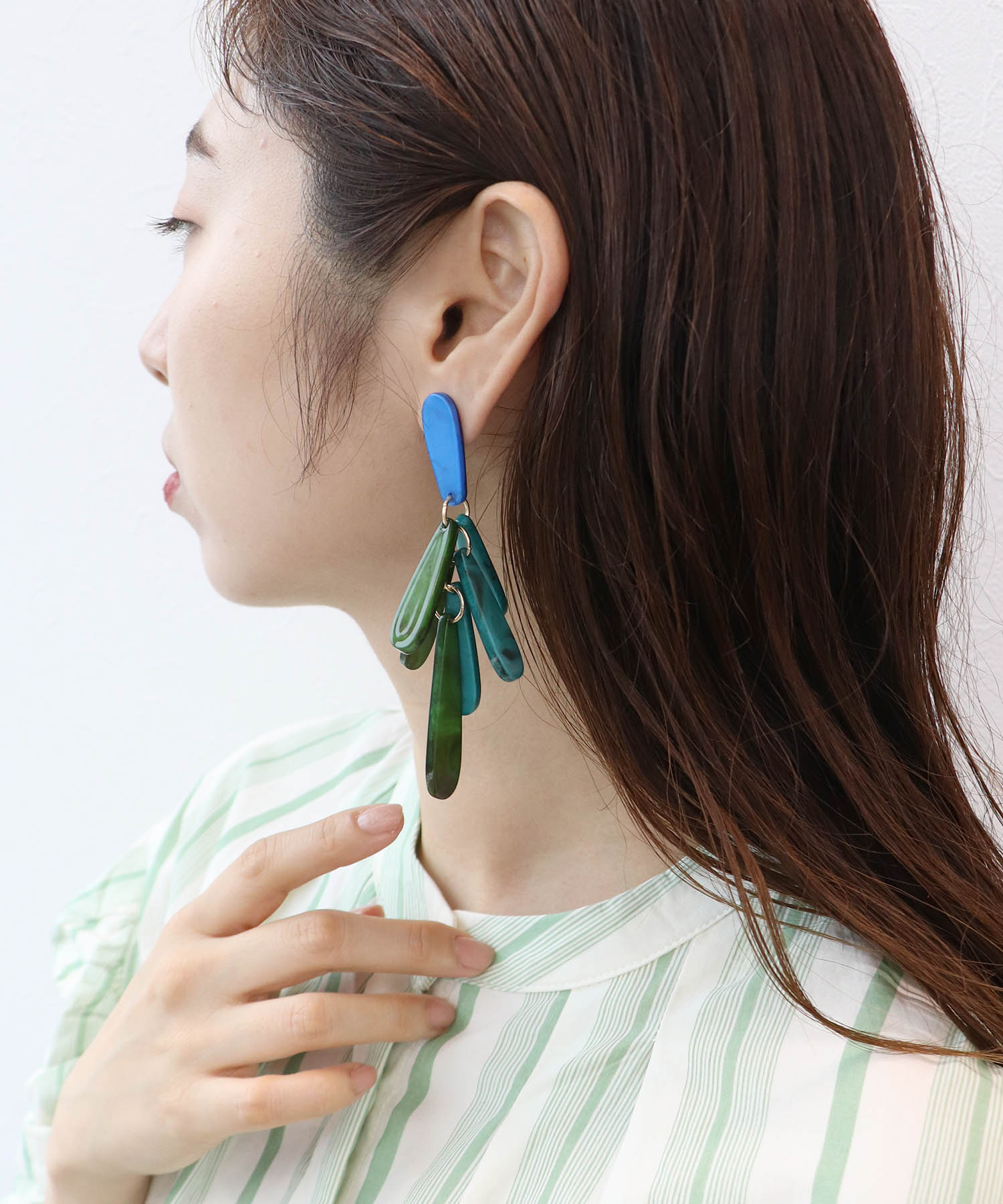 アクリルタッセル風ピアス