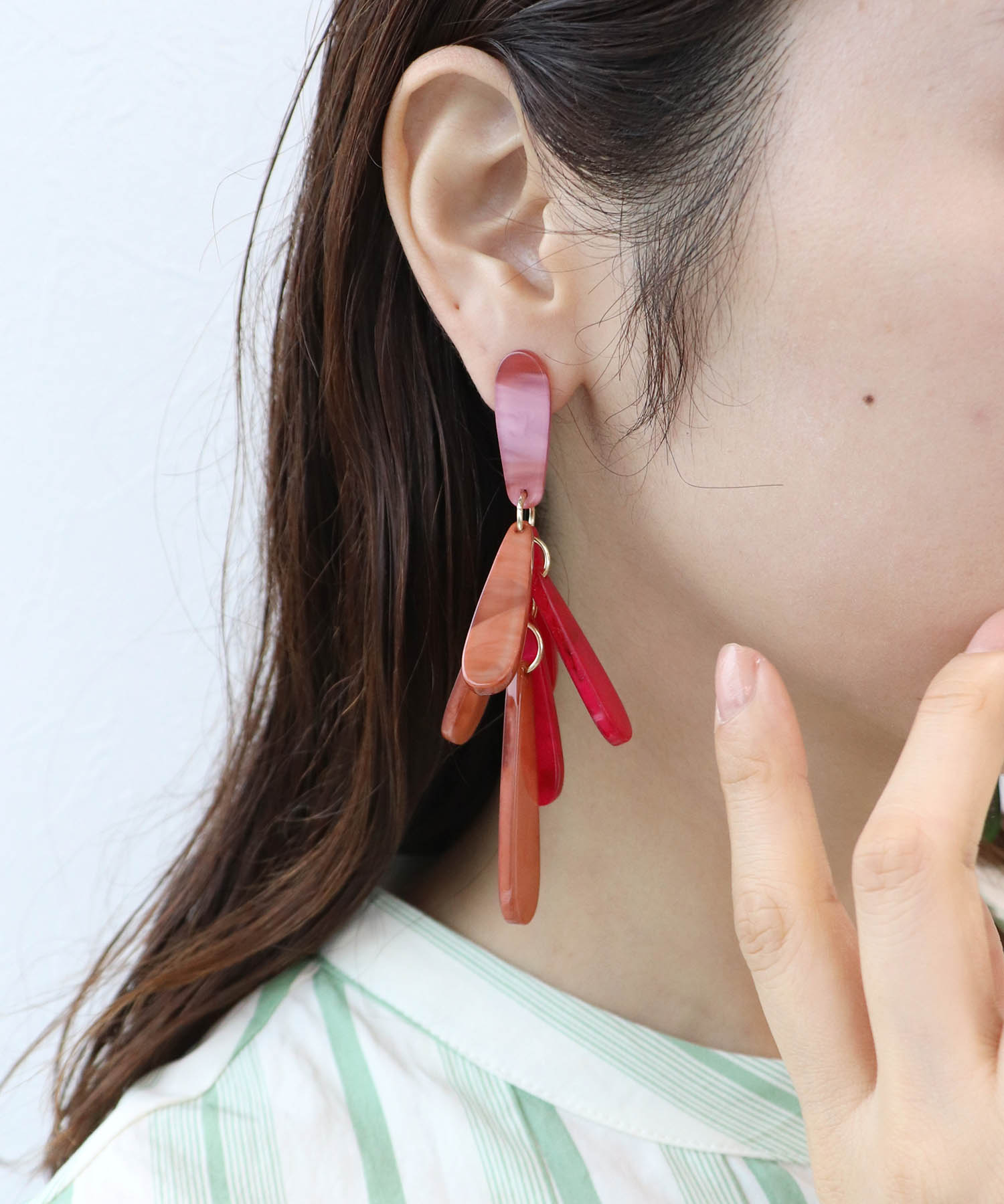 アクリルタッセル風ピアス