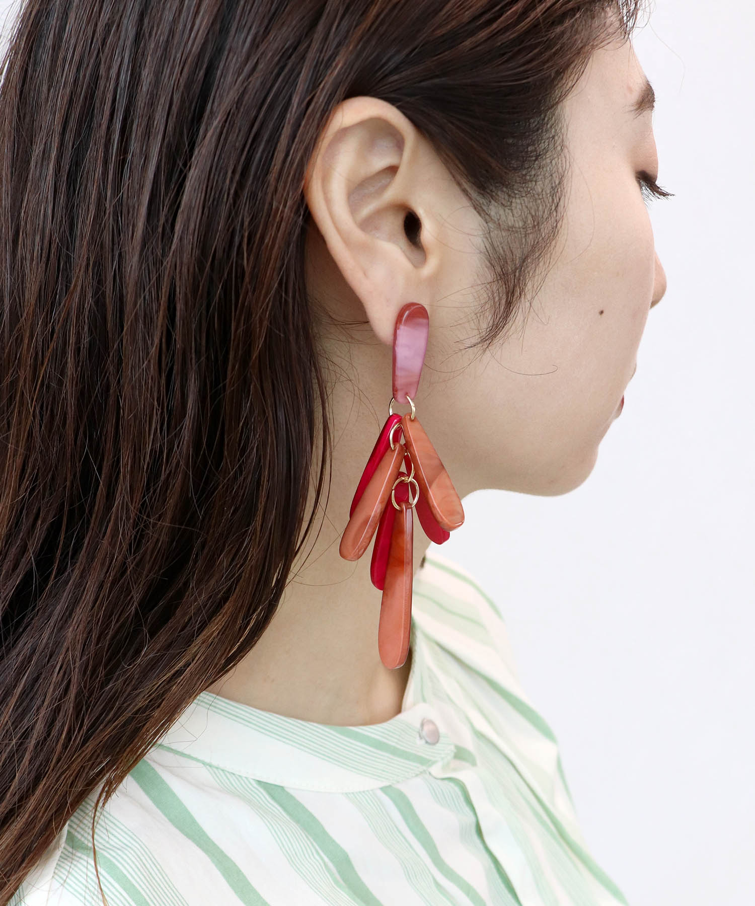 アクリルタッセル風ピアス