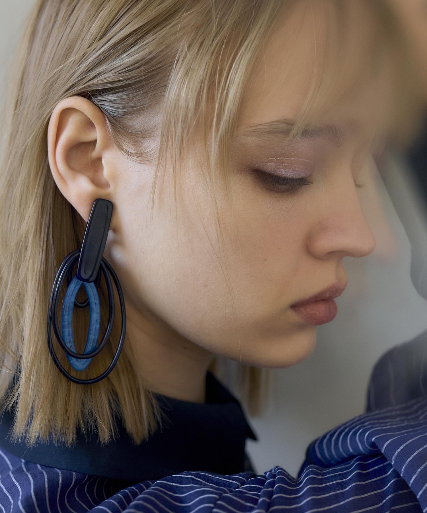 アクリルサークルピアス