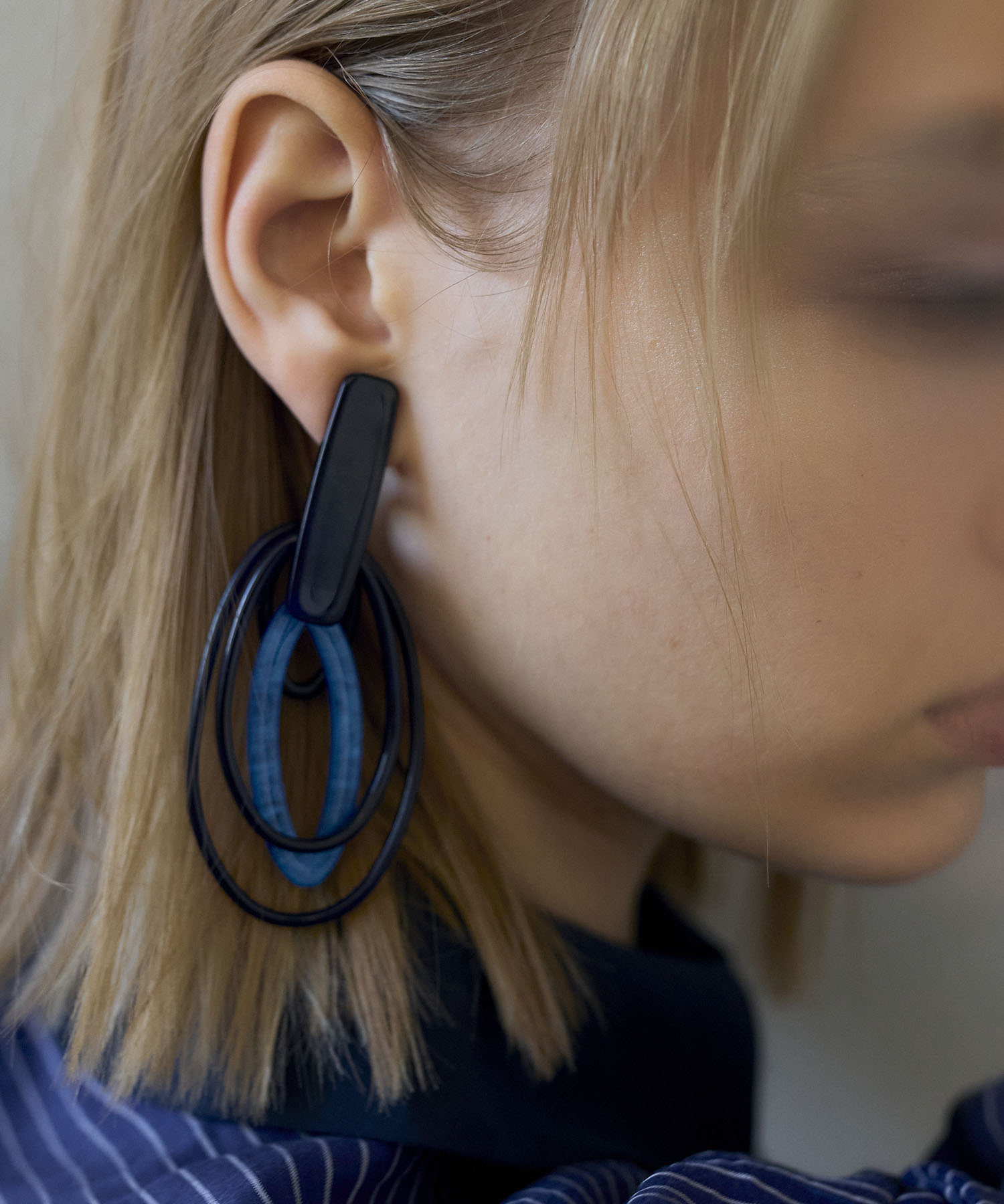 アクリルサークルピアス