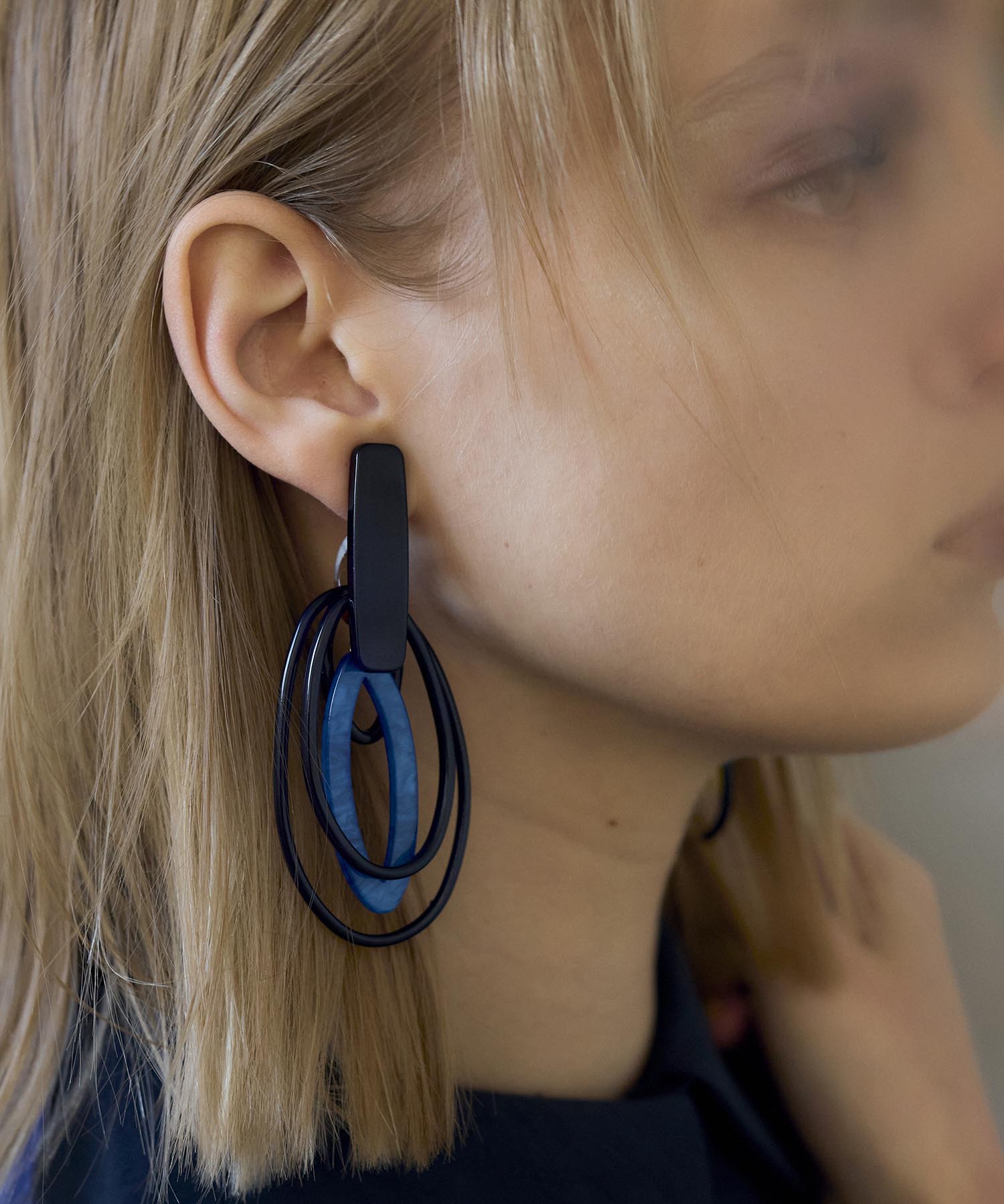 アクリルサークルピアス