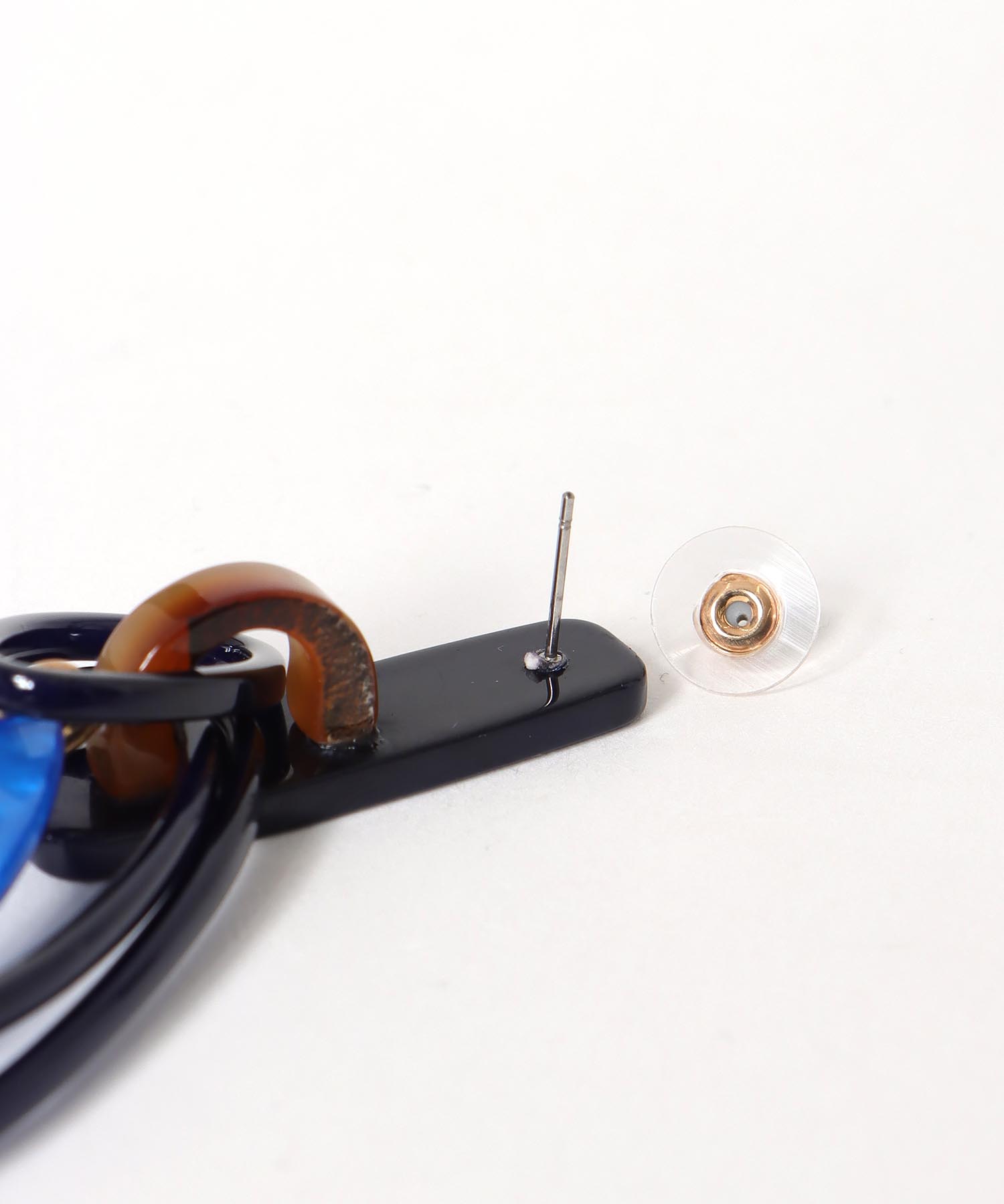 アクリルサークルピアス