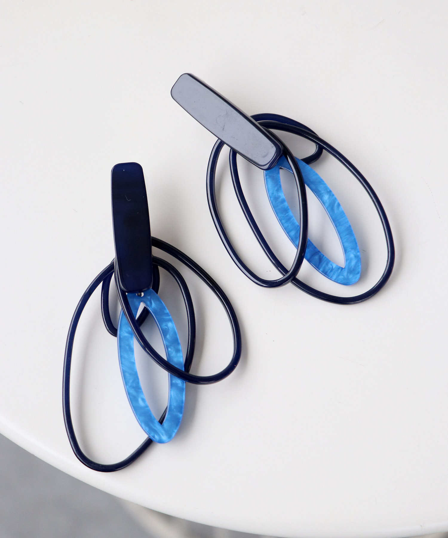 アクリルサークルピアス