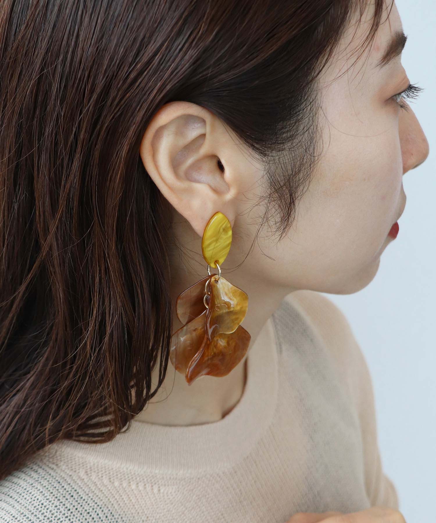 アクリルリーフピアス