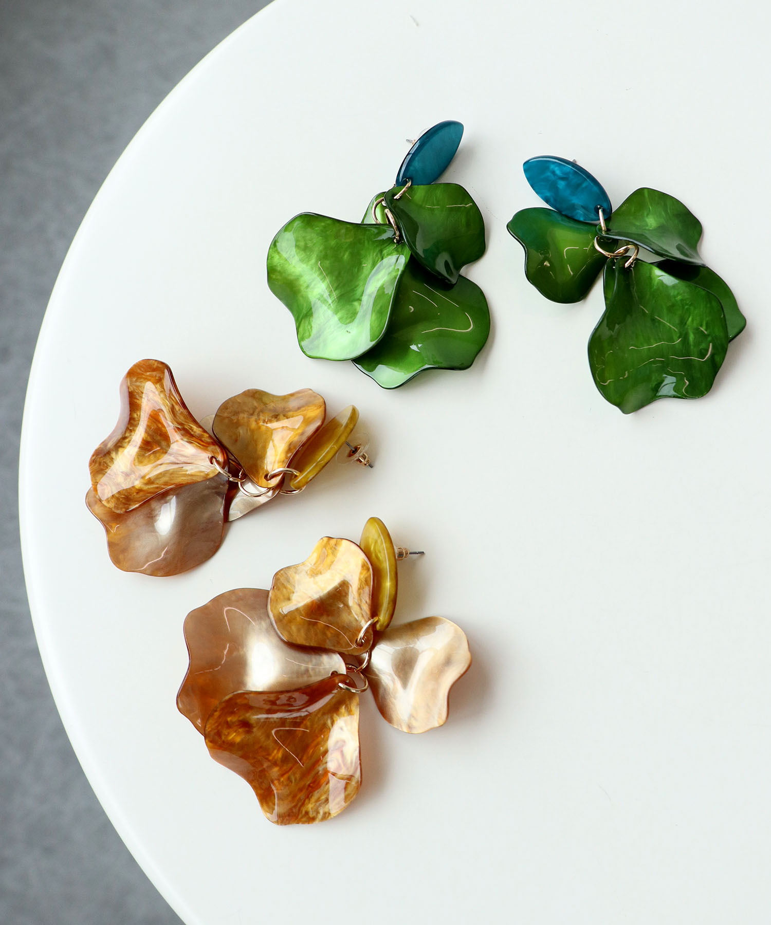 アクリルリーフピアス
