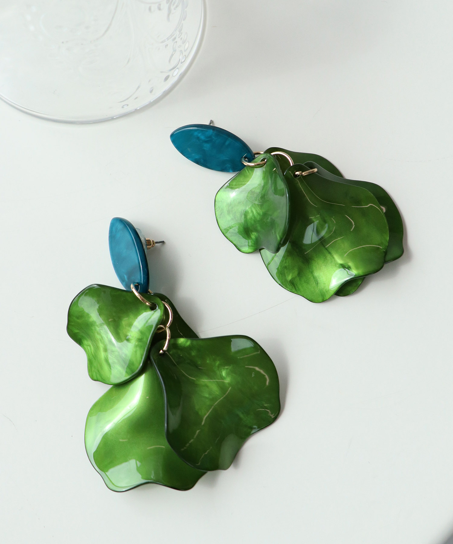 アクリルリーフピアス