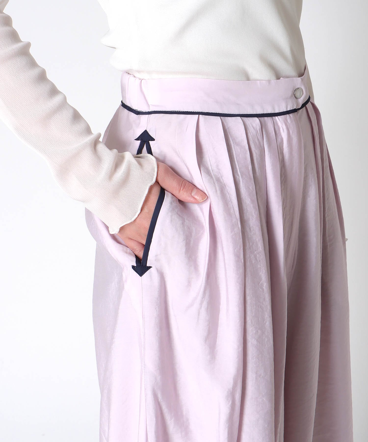 【MARECHAL TERRE】タックコクーンパンツ