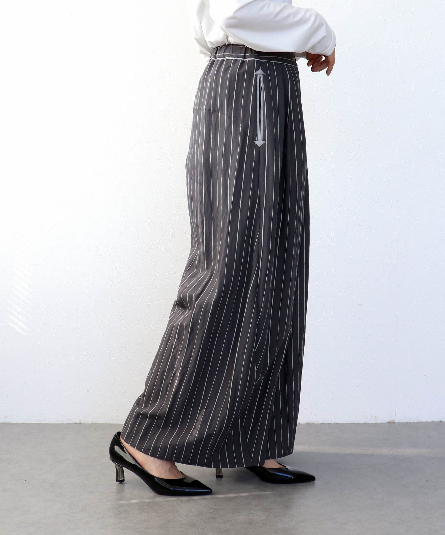 【MARECHAL TERRE】タックコクーンパンツ