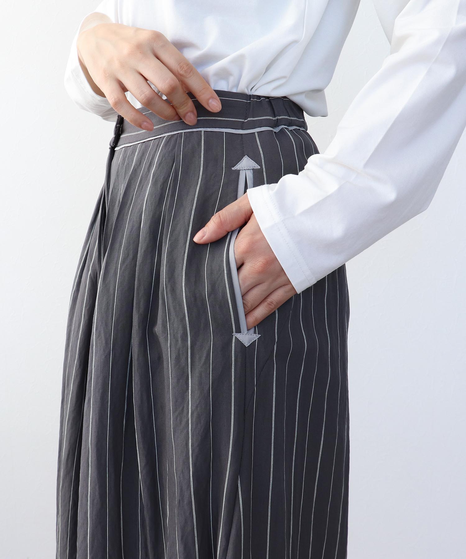 【MARECHAL TERRE】タックコクーンパンツ